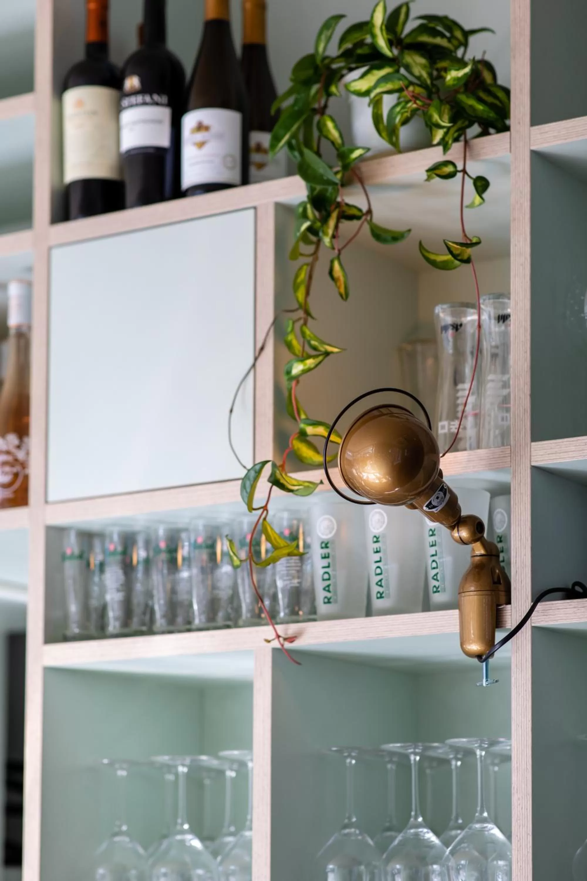 Restaurant/places to eat in the bellhop