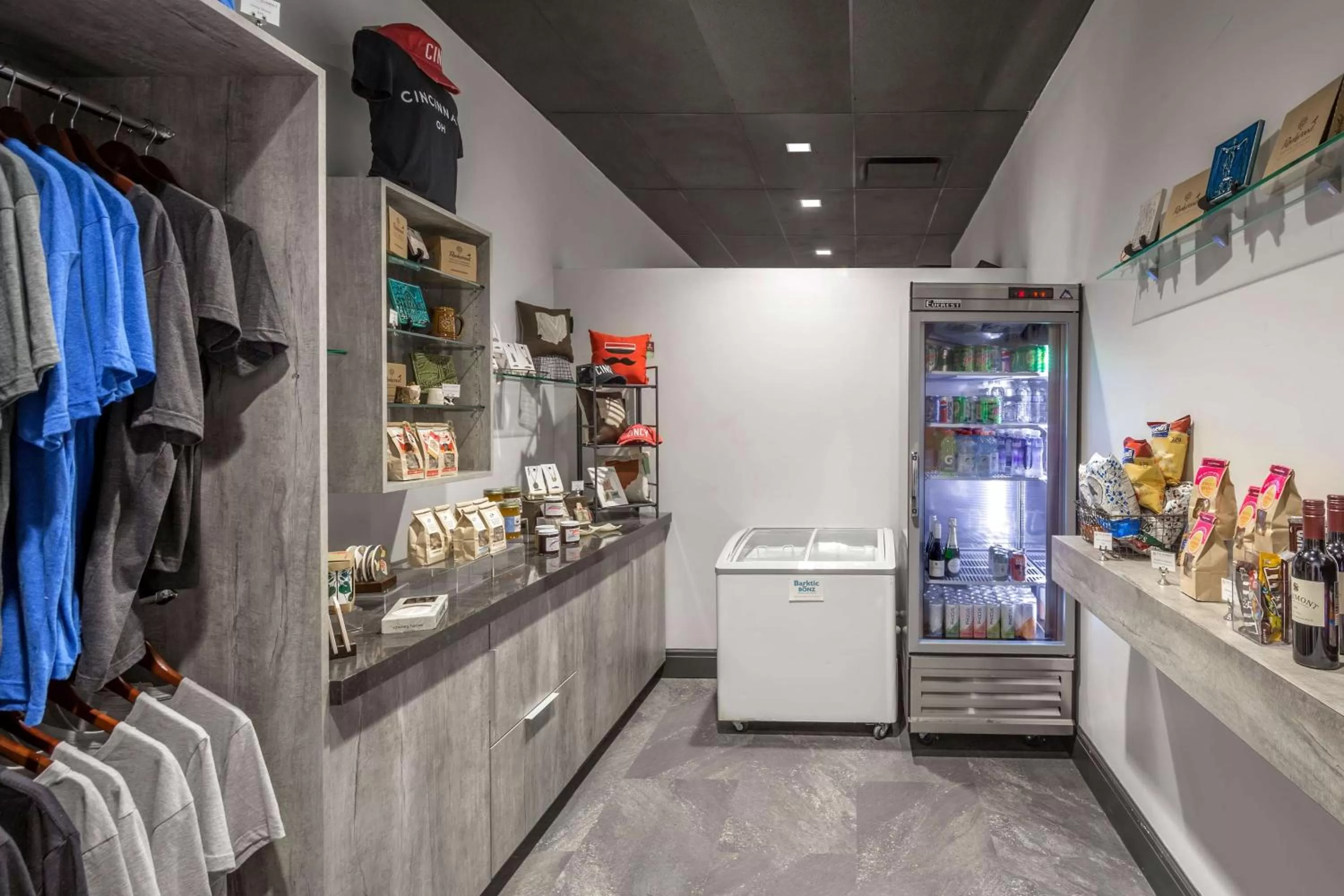 Restaurant/places to eat in The Summit Hotel