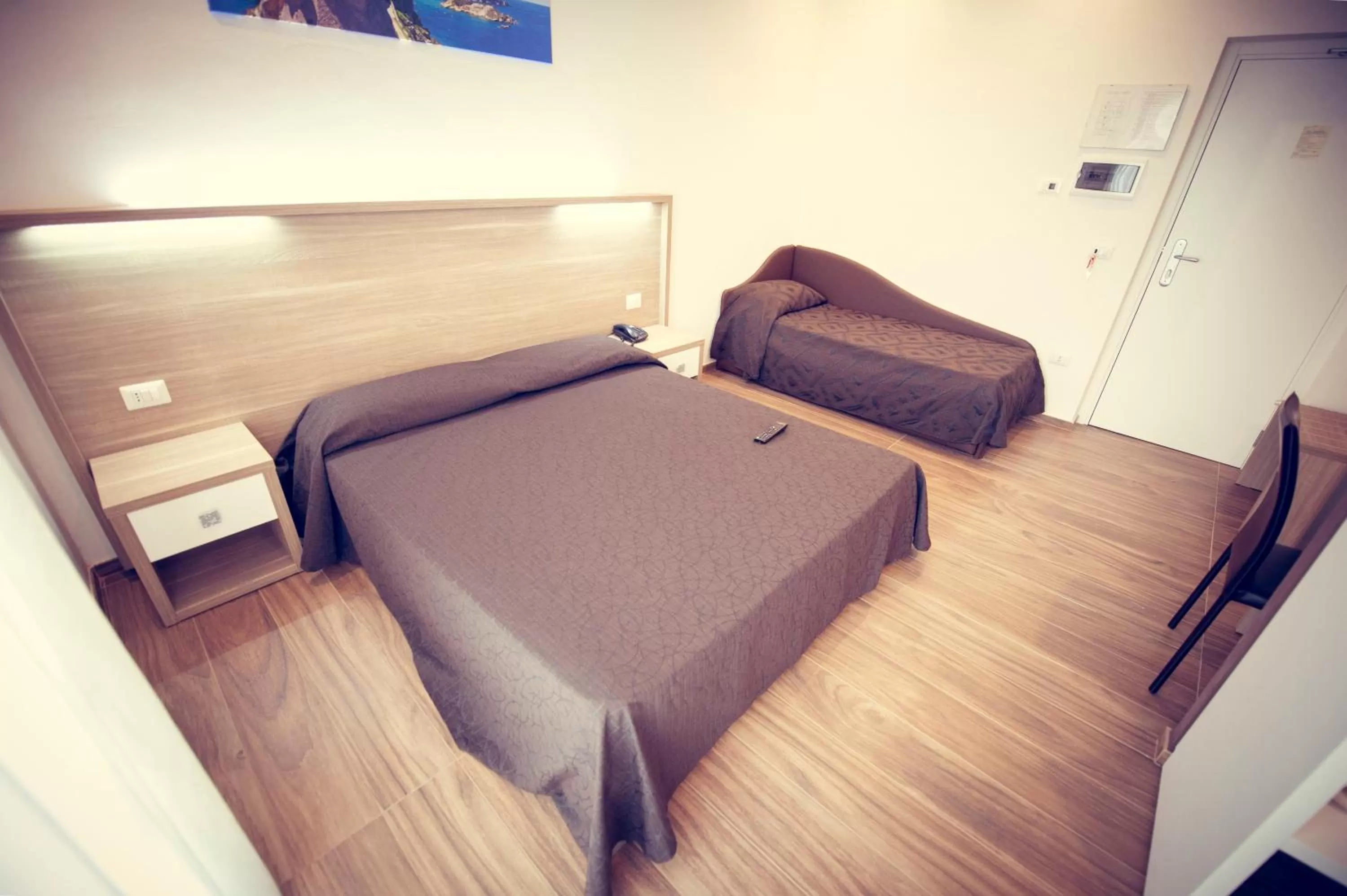 Photo of the whole room, Bed in Hotel Fini