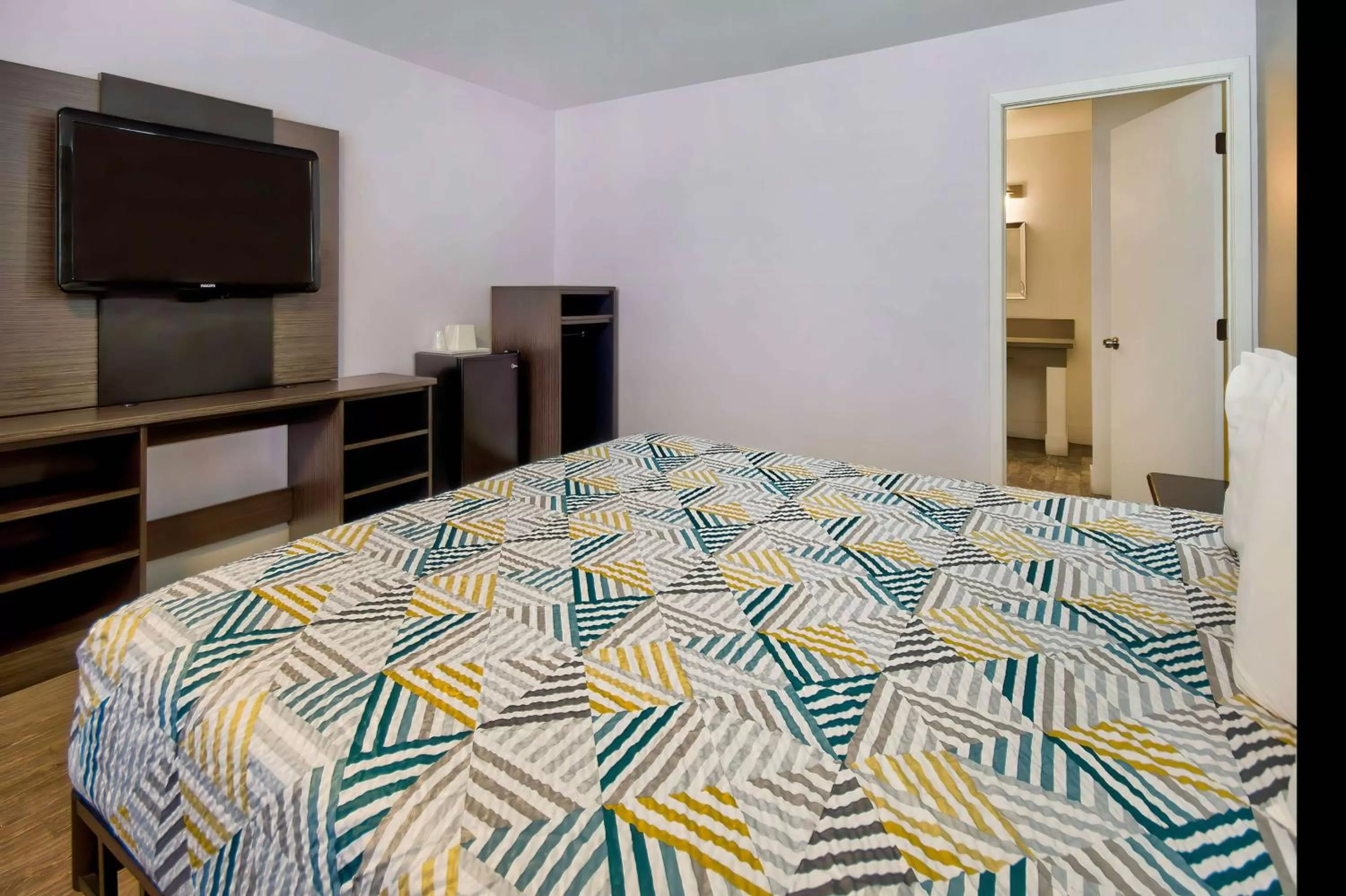 Bedroom, Bed in Motel 6-Inglewood, CA