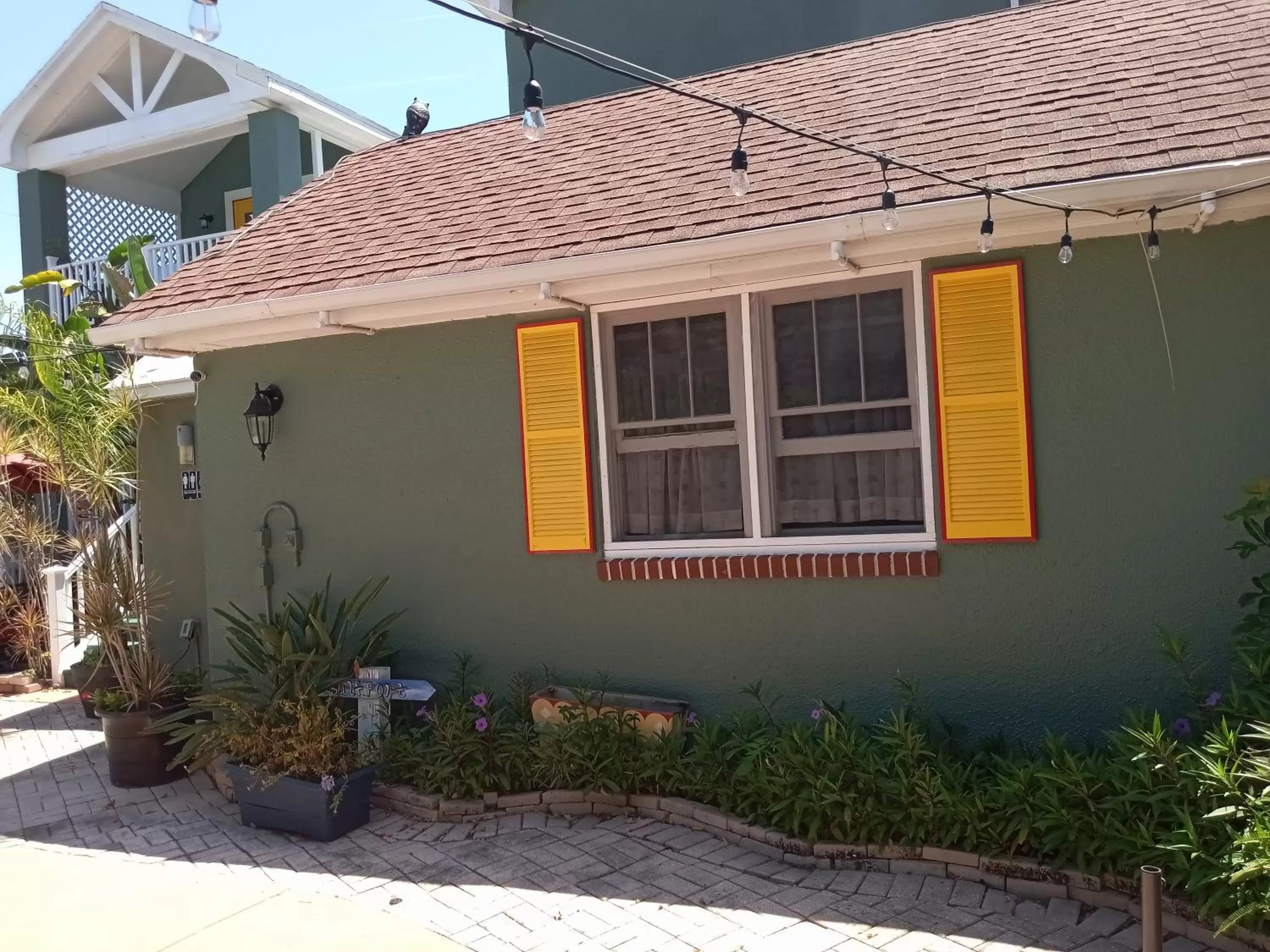 Property building in Sea Breeze Manor Inn