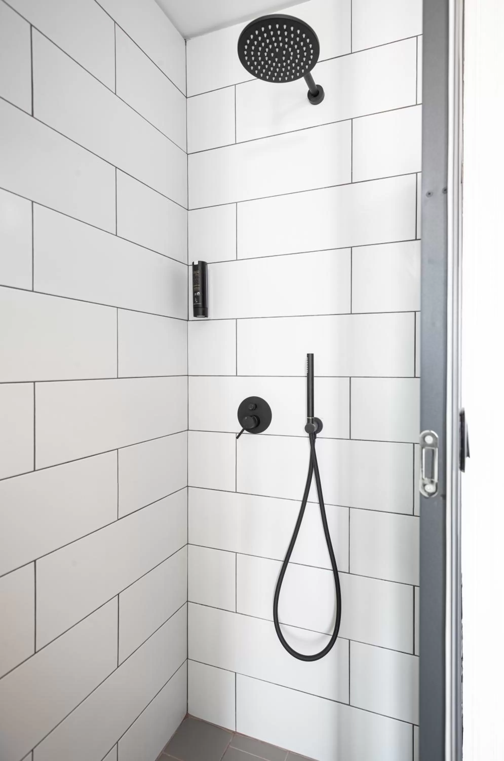 Shower in Colors Urban Hotel Thessaloniki