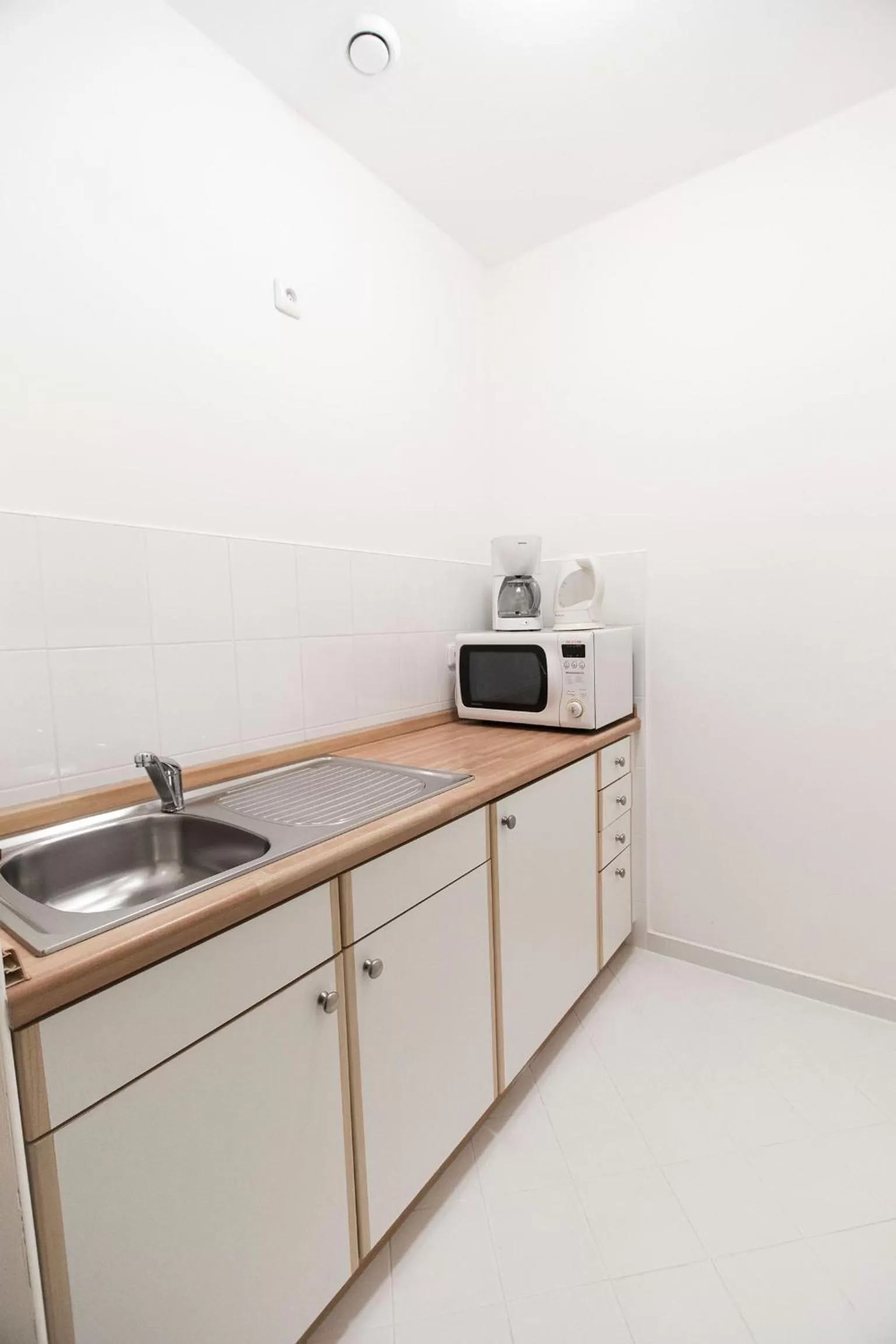 Coffee/tea facilities, Kitchen/Kitchenette in Apartma La Provence