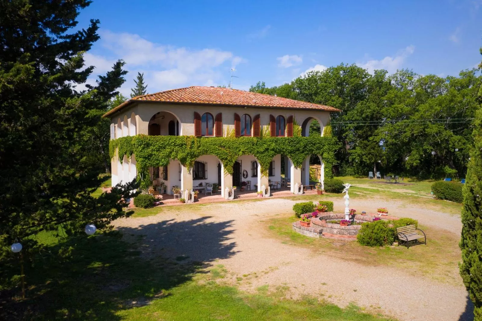 Property building in Villa Albertina