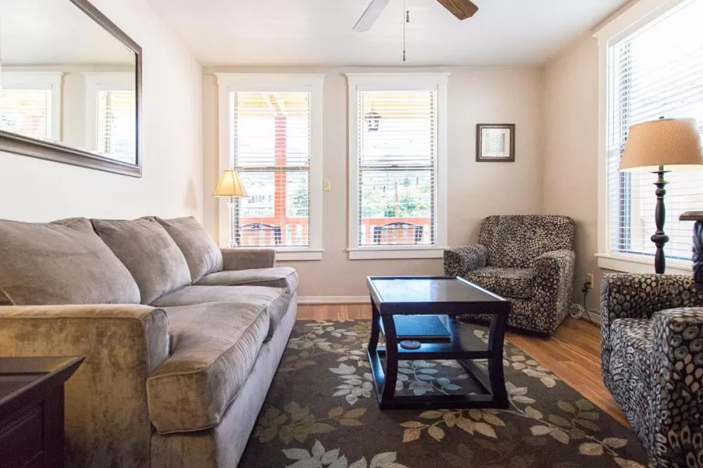 Seating Area in Eldorado Suites Hotel