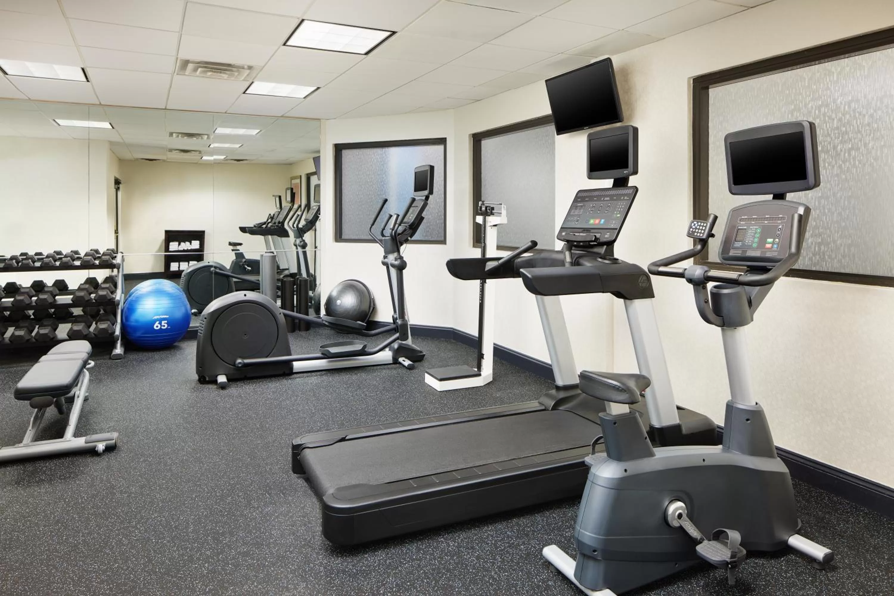 Fitness centre/facilities in Holiday Inn Express & Suites Jacksonville South East - Medical Center Area by IHG