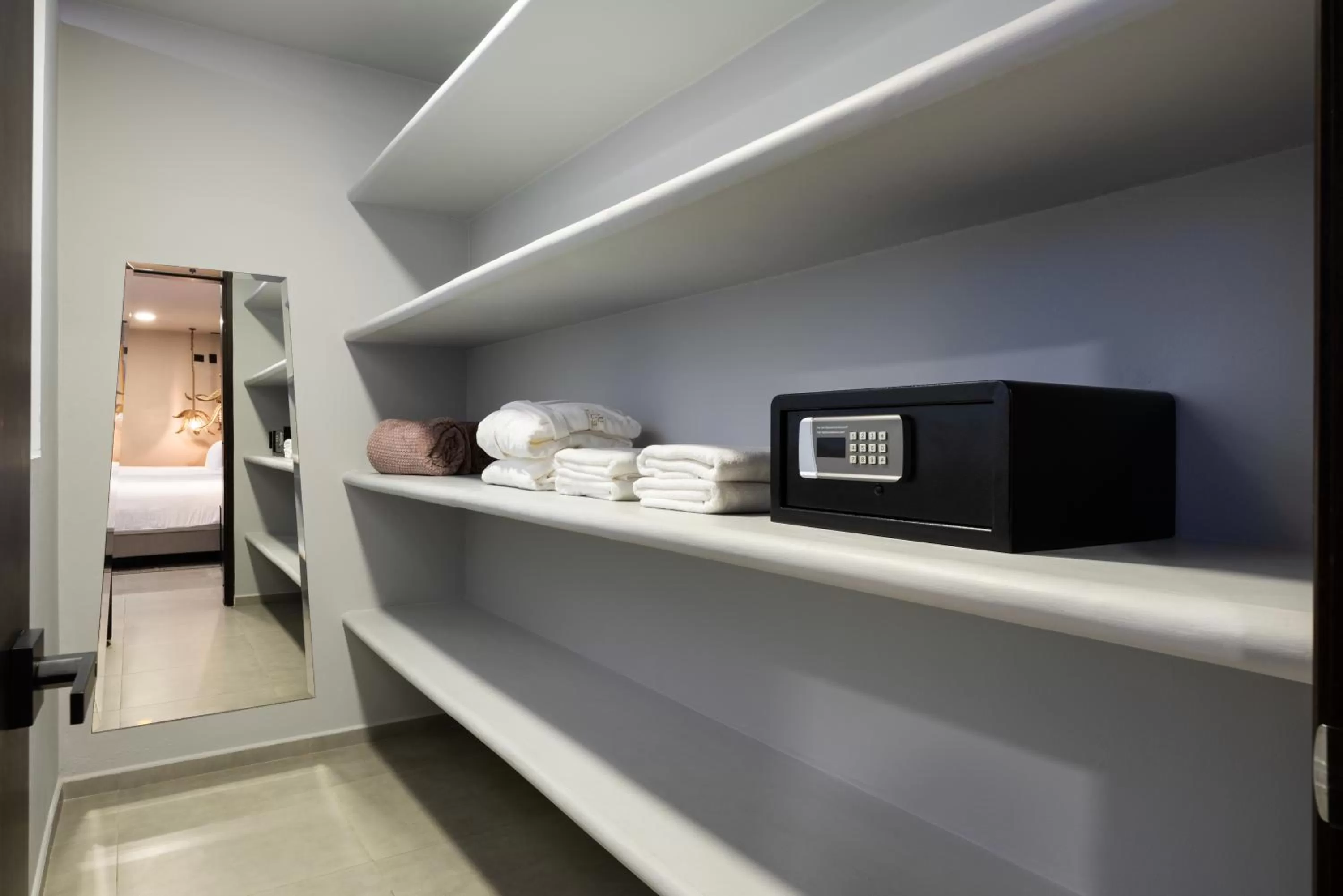 Bedroom, Bed in Tau House