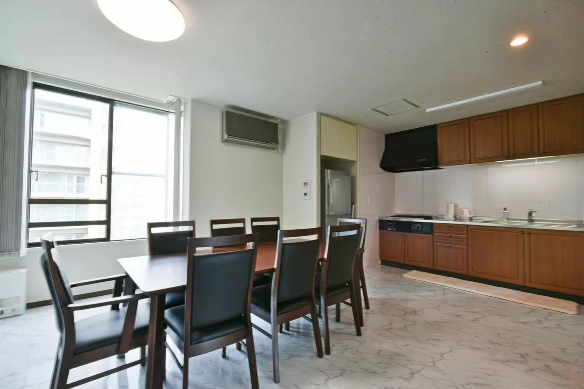 Dining Area in Hostel PLEASURE MARUYAMA