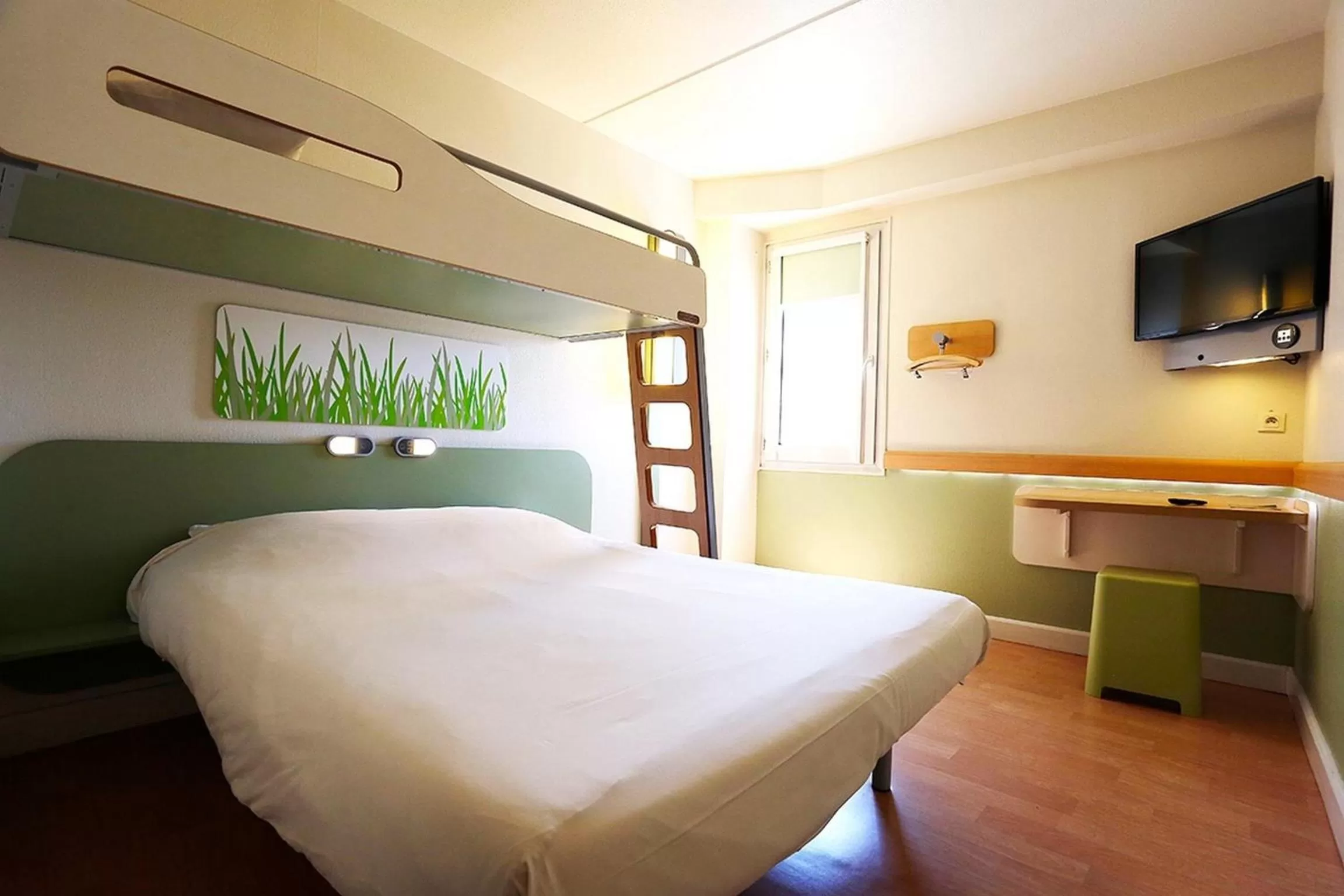 Day, Bed in Ibis Budget Toulon Centre