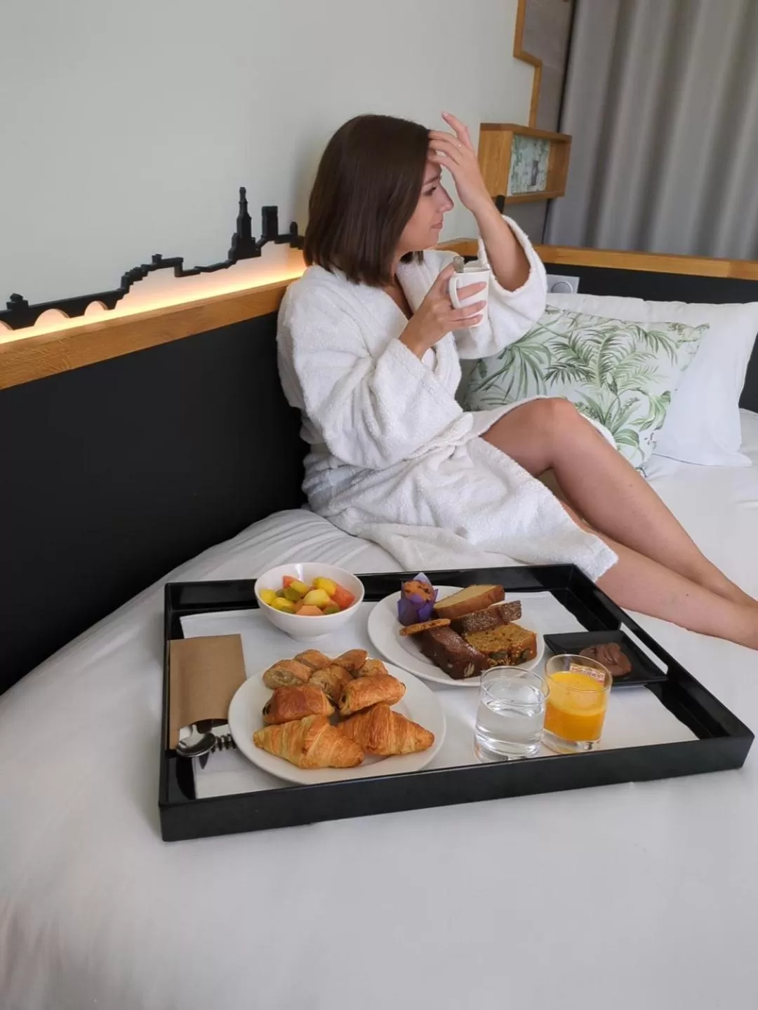 Breakfast, Bed in Mercure Avignon TGV Hotel & Spa