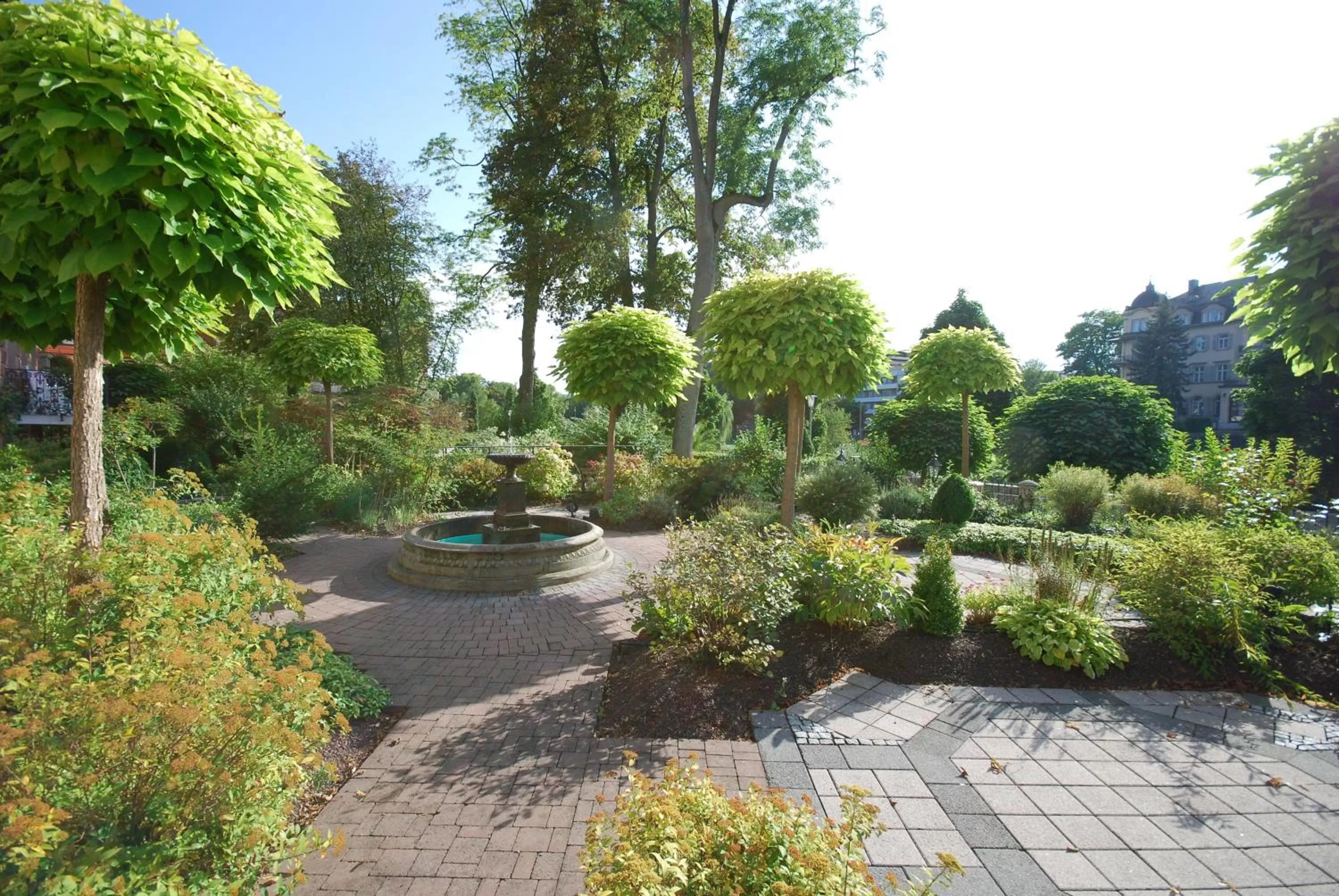 Facade/entrance, Garden in Hotel Residenz am Rosengarten