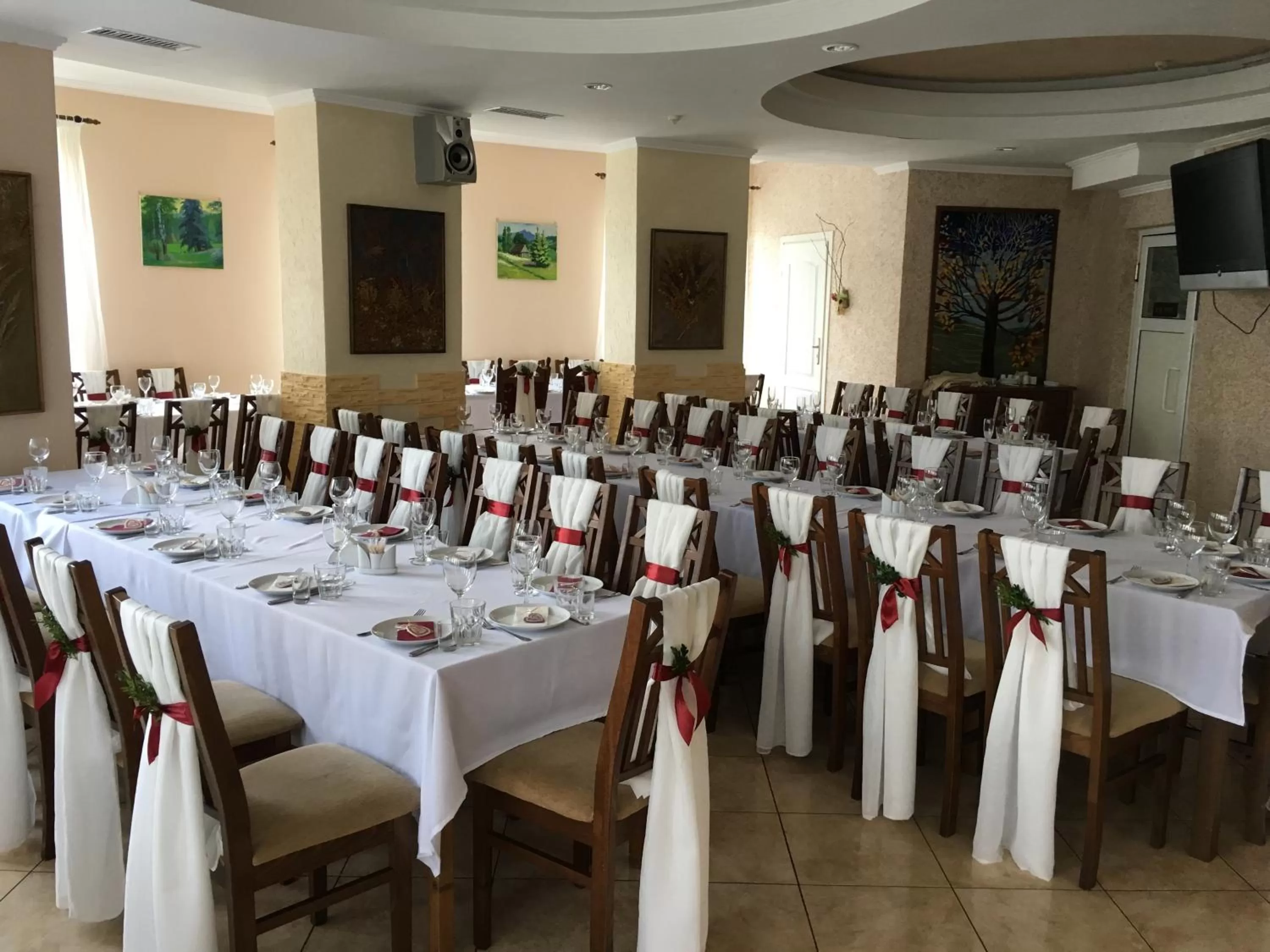 Restaurant/places to eat in Terem