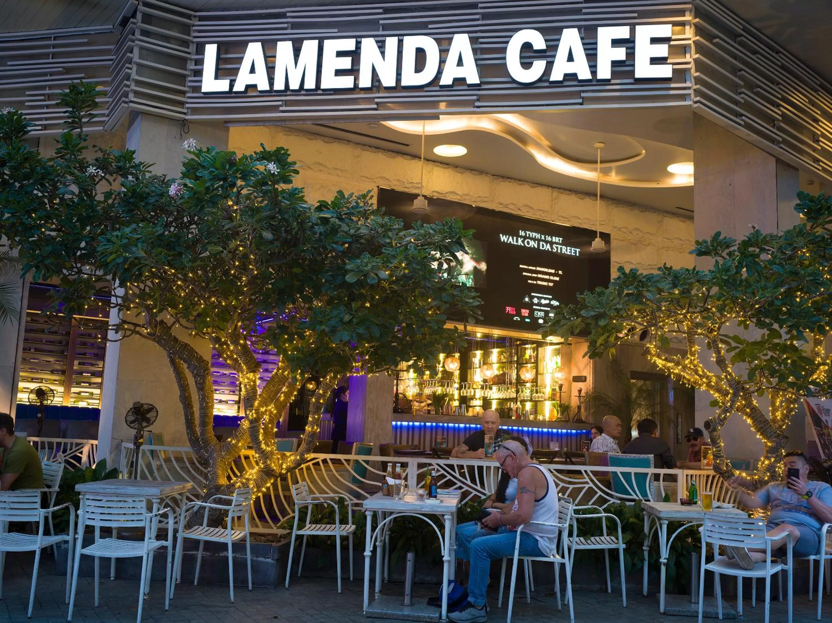 Restaurant/Places to Eat in A&EM Saigon Hotel