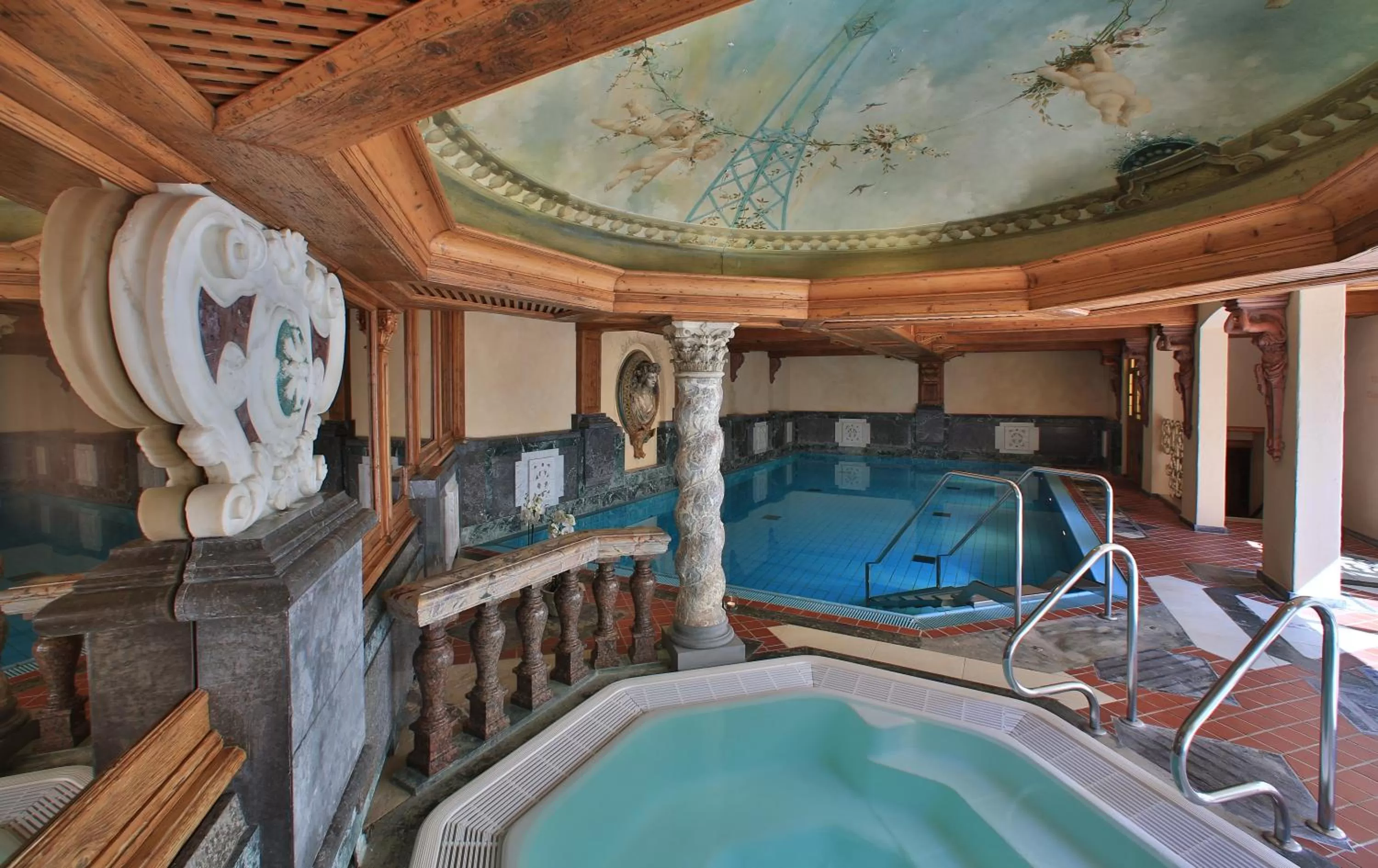 Swimming pool, Bed in Parkhotel Oberstaufen