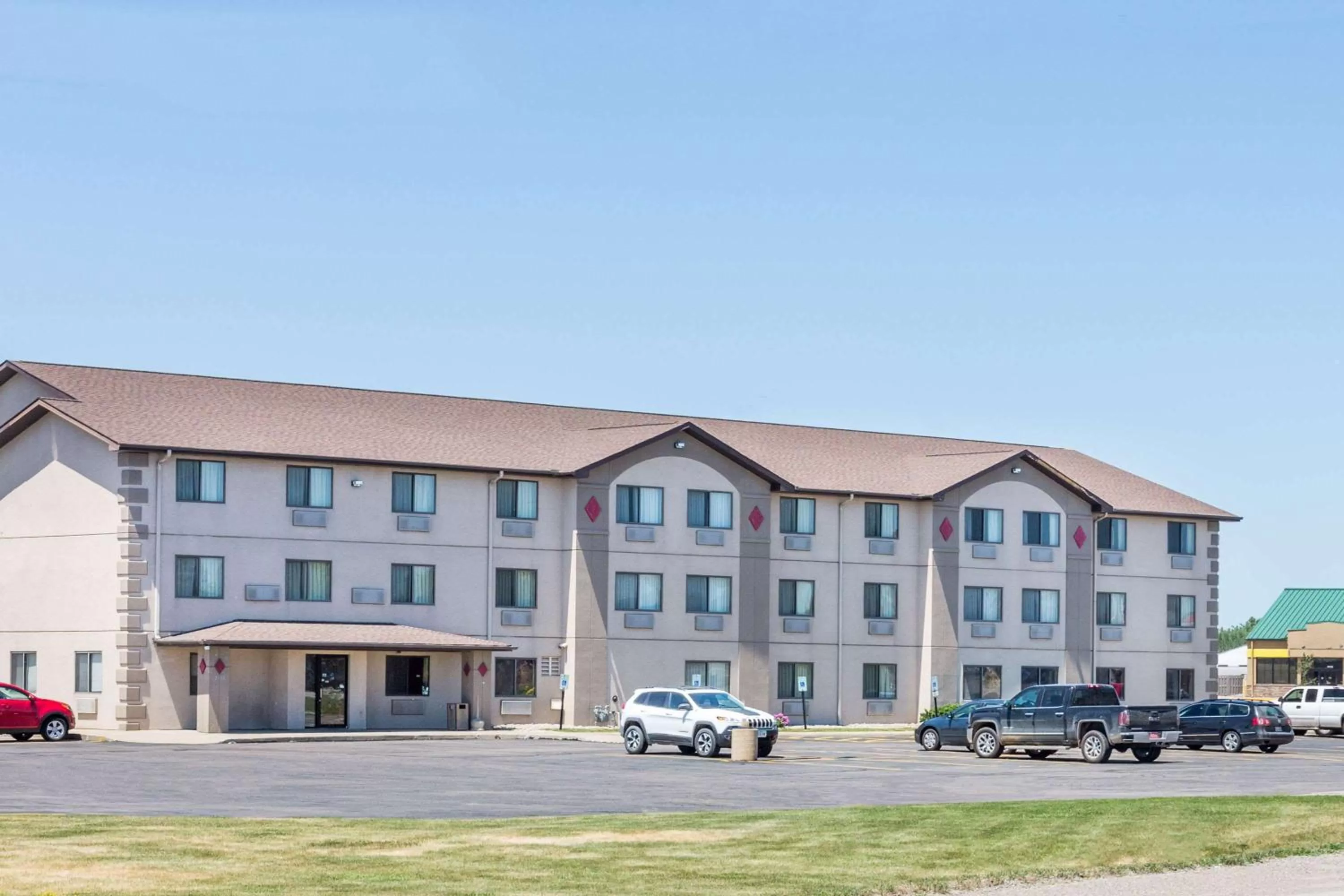 Property building in Super 8 by Wyndham Sioux City South