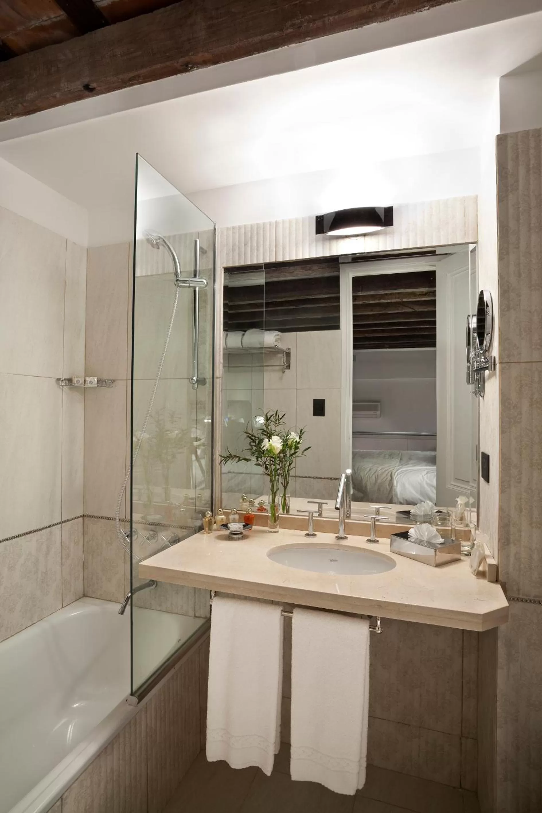 Bathroom in San Telmo Suites