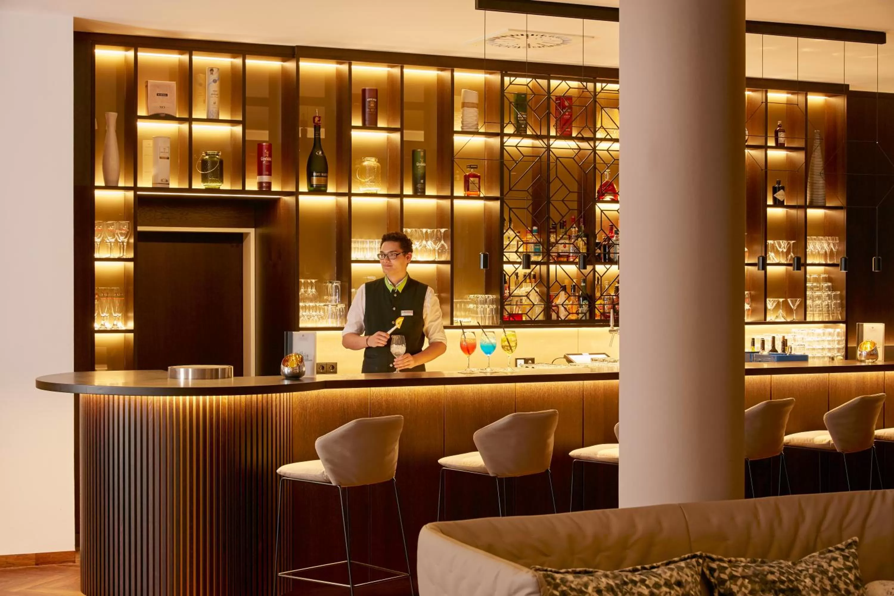 Lounge or bar in H+ Hotel Limes Thermen Aalen