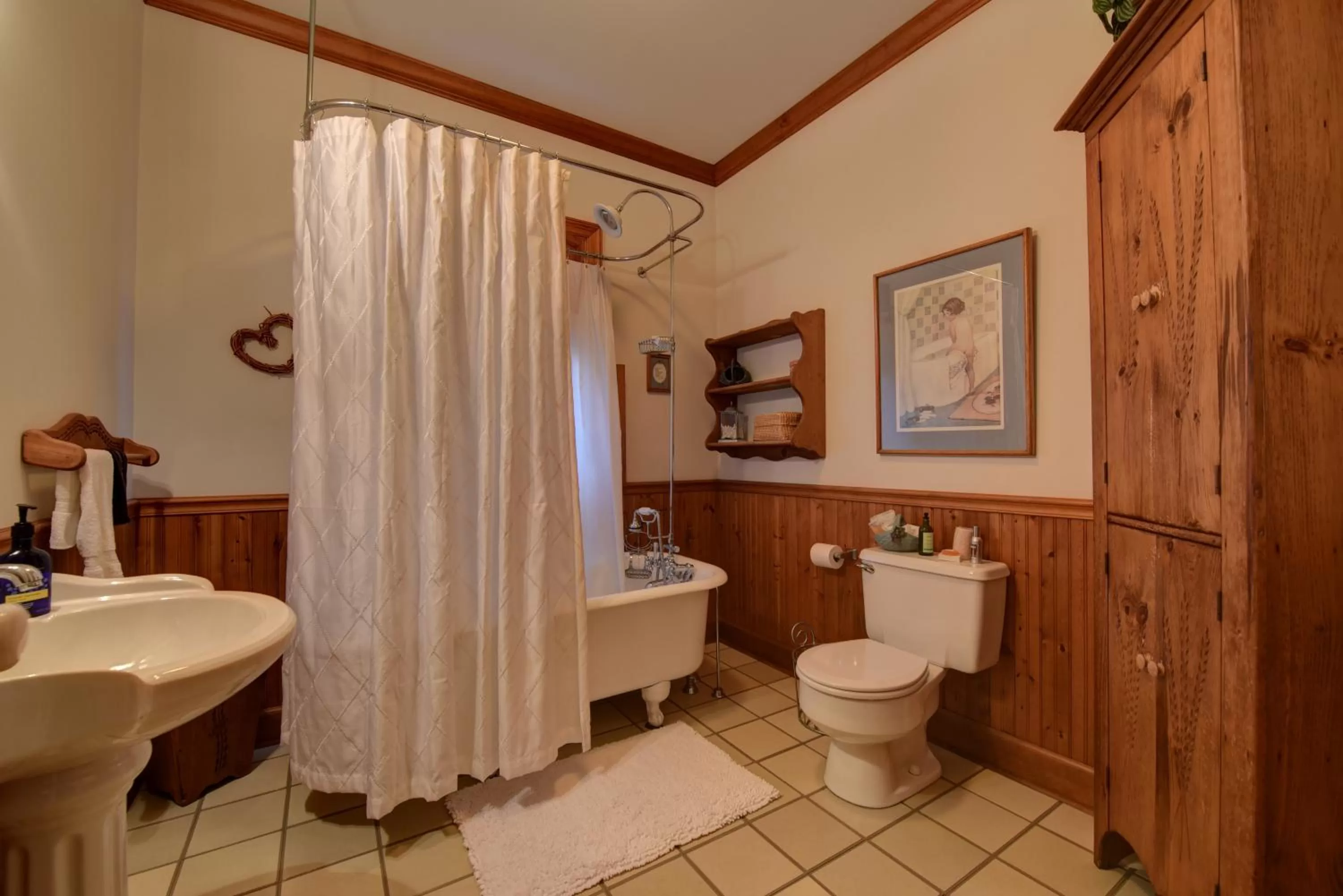 Bathroom in A Chateau on the Bayou Bed & Breakfast