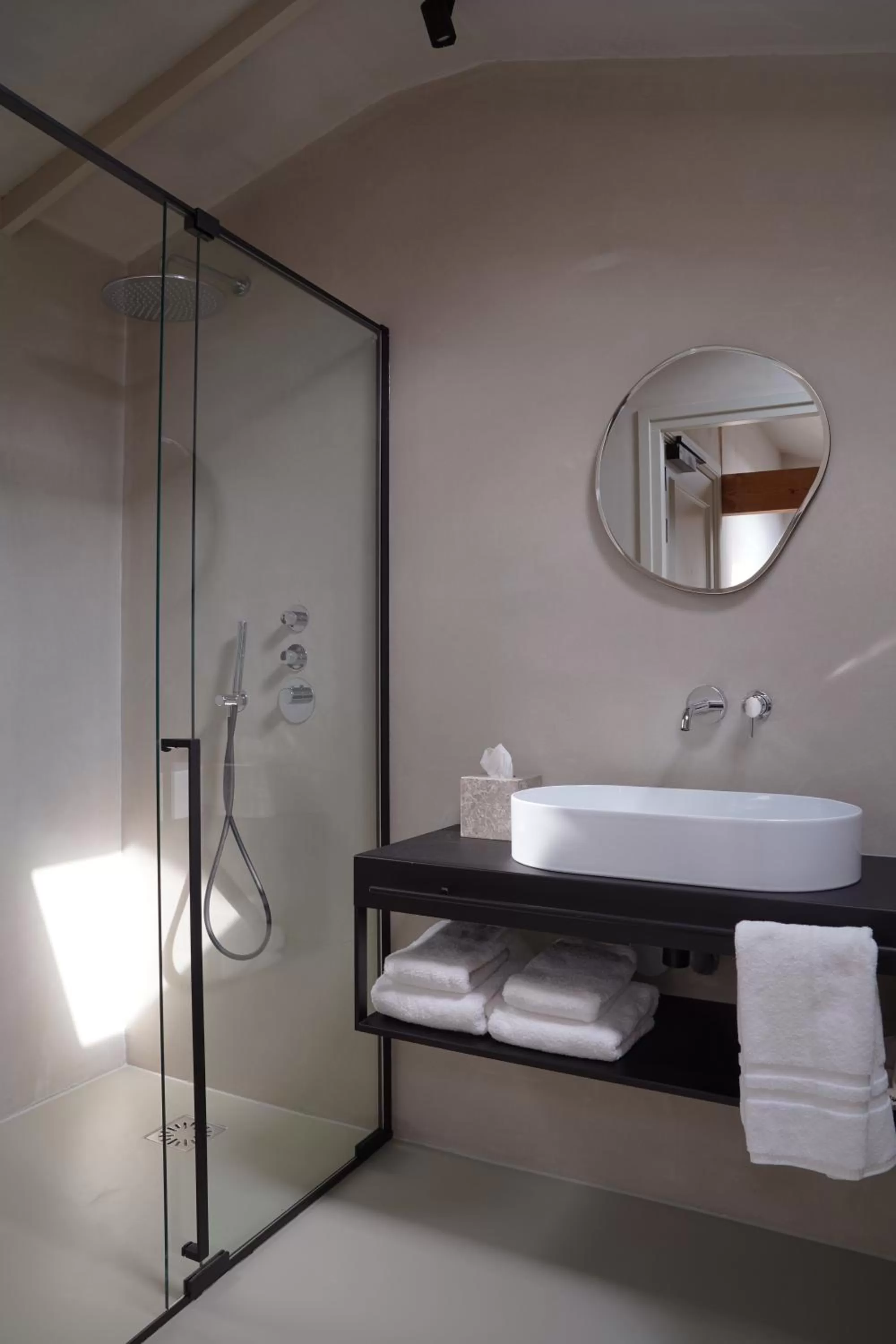 Shower in Hotel âme