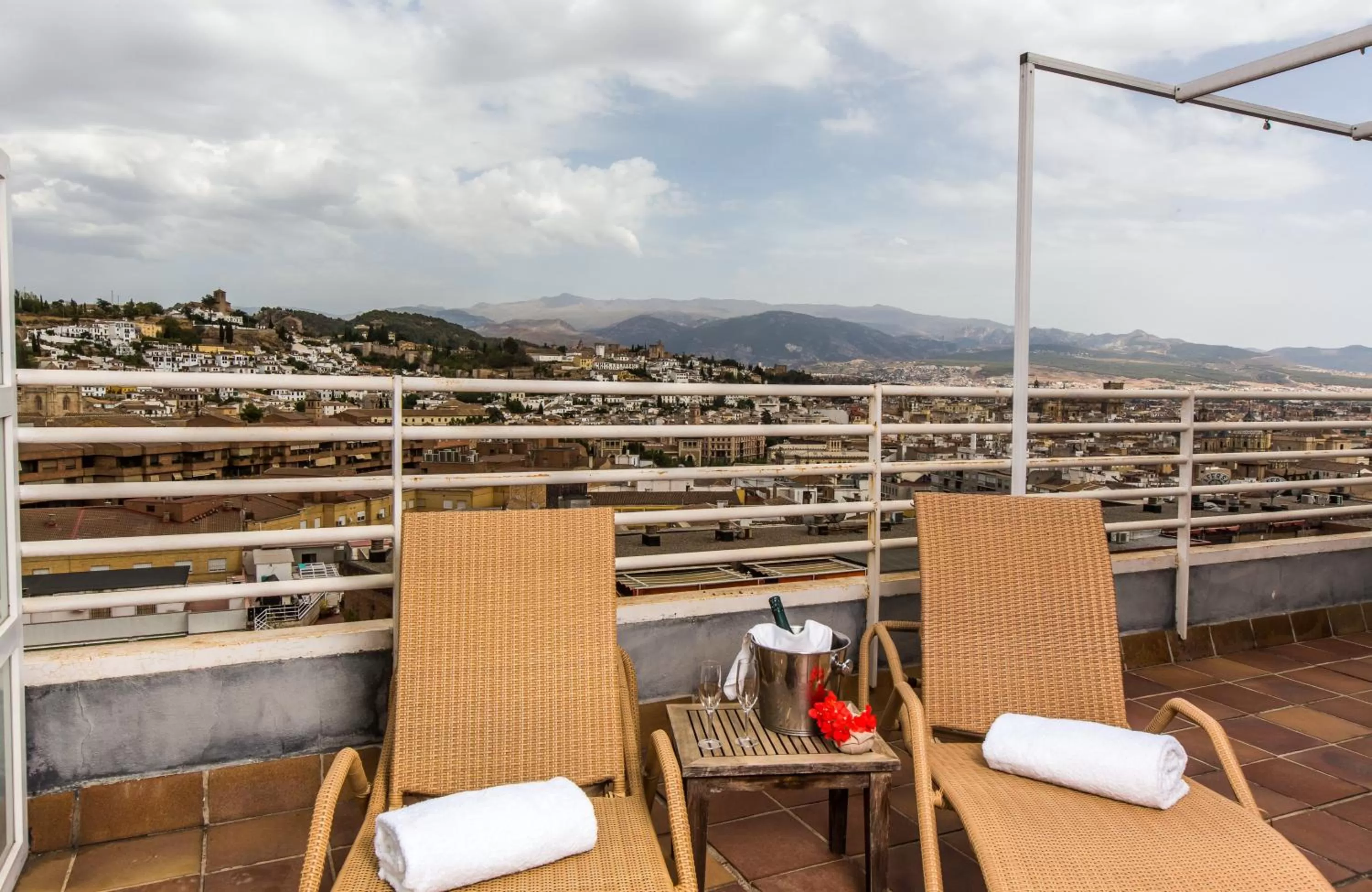 Photo of the whole room in Leonardo Hotel Granada