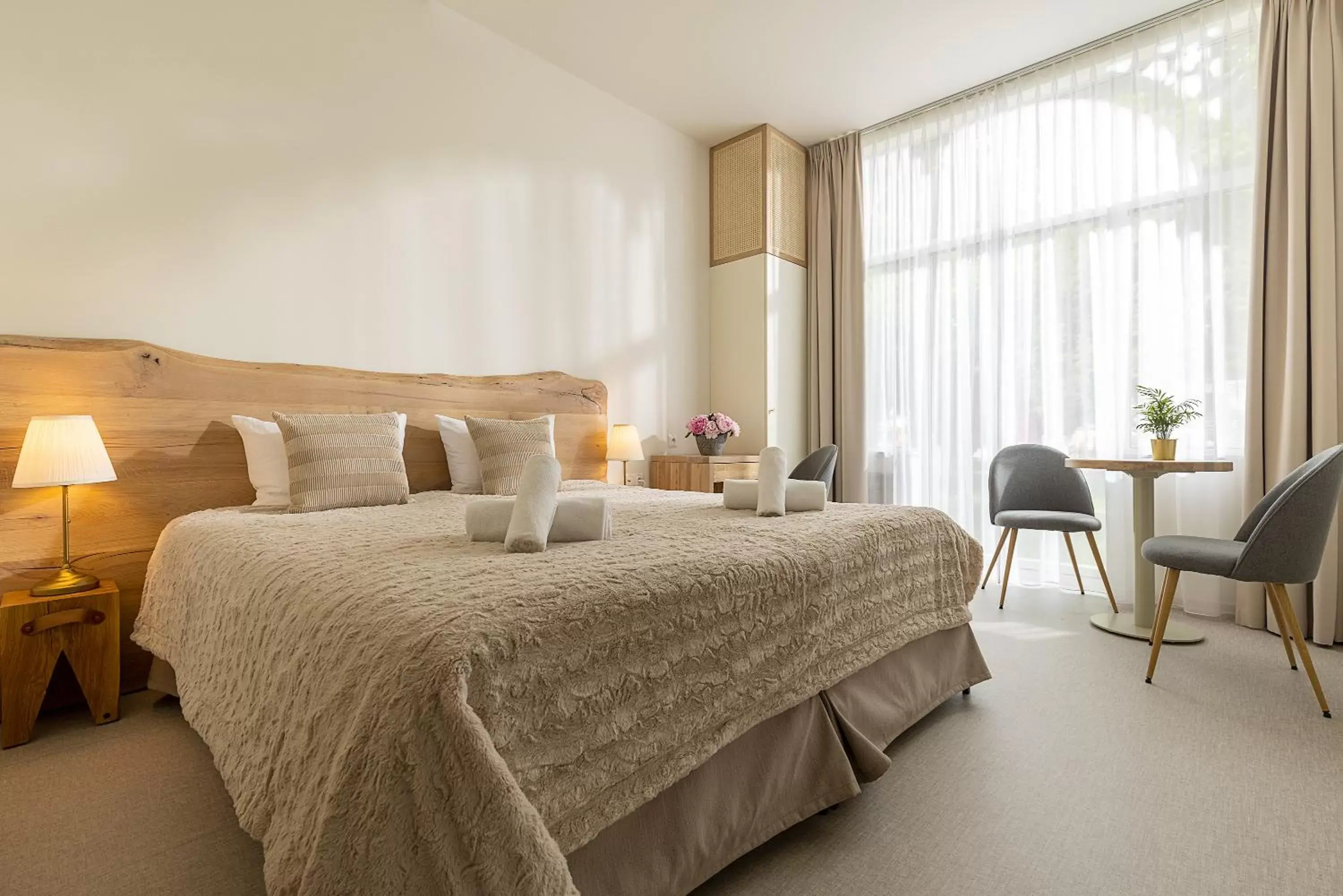 Deluxe Double or Twin Room in Dom Zdrojowy Deluxe Double or Twin Room in Dom Zdrojowy