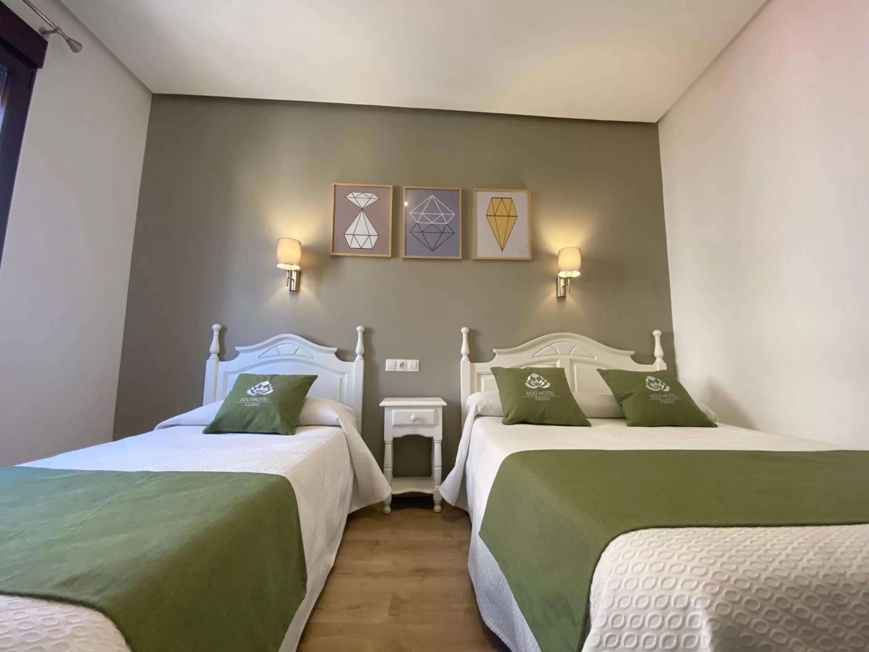 Triple Room with Private Bathroom in Eco Hotel Toledo