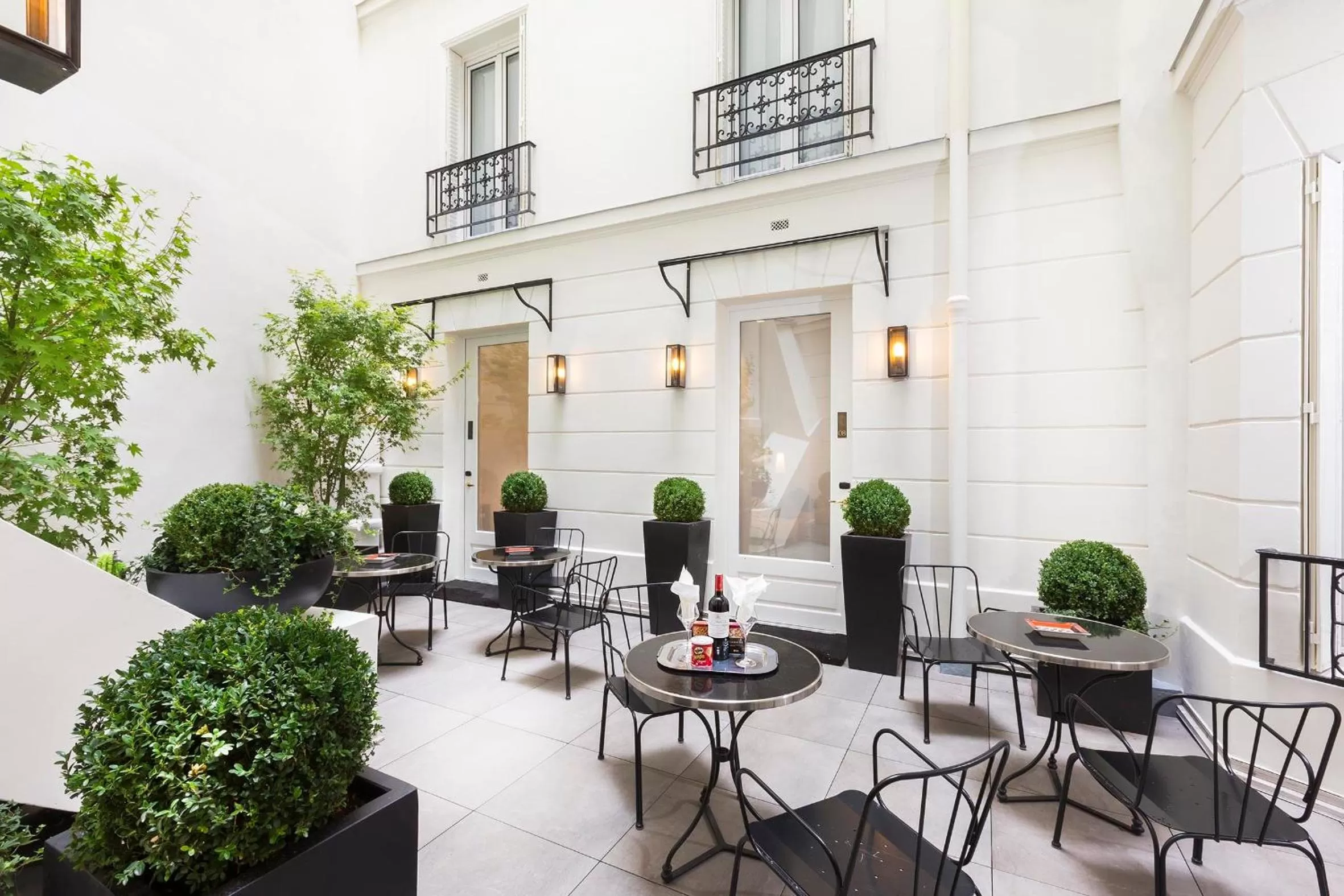 Facade/entrance in Balmoral Champs Elysées