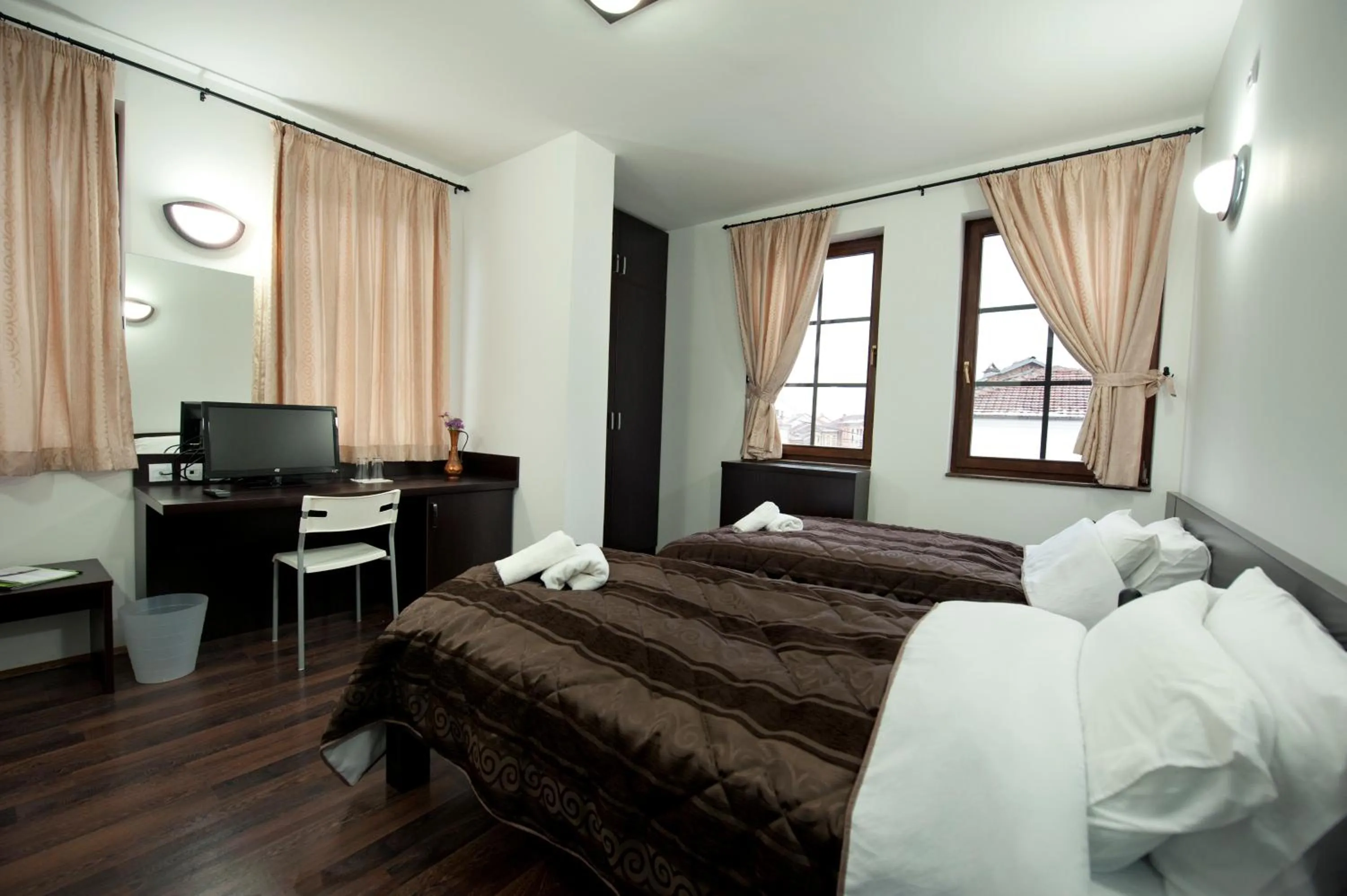 Photo of the whole room, Bed in Hotel Theatre