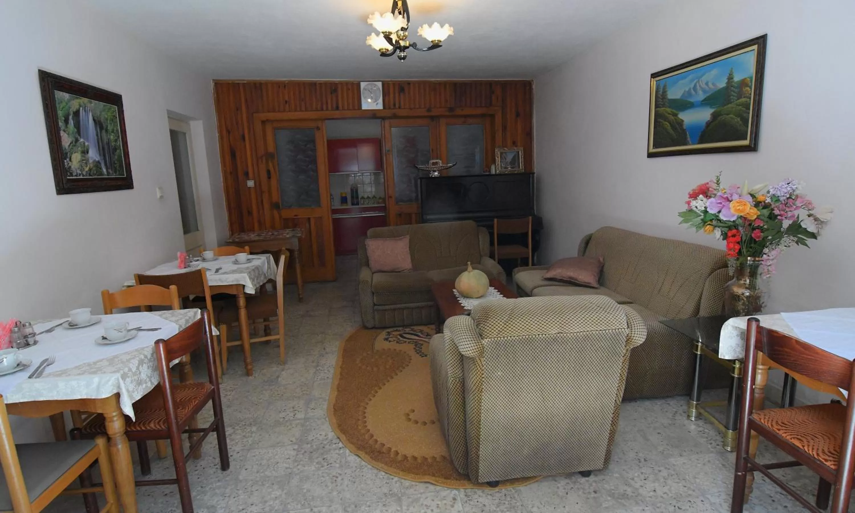 Restaurant/Places to Eat in Hotel Haxhiu