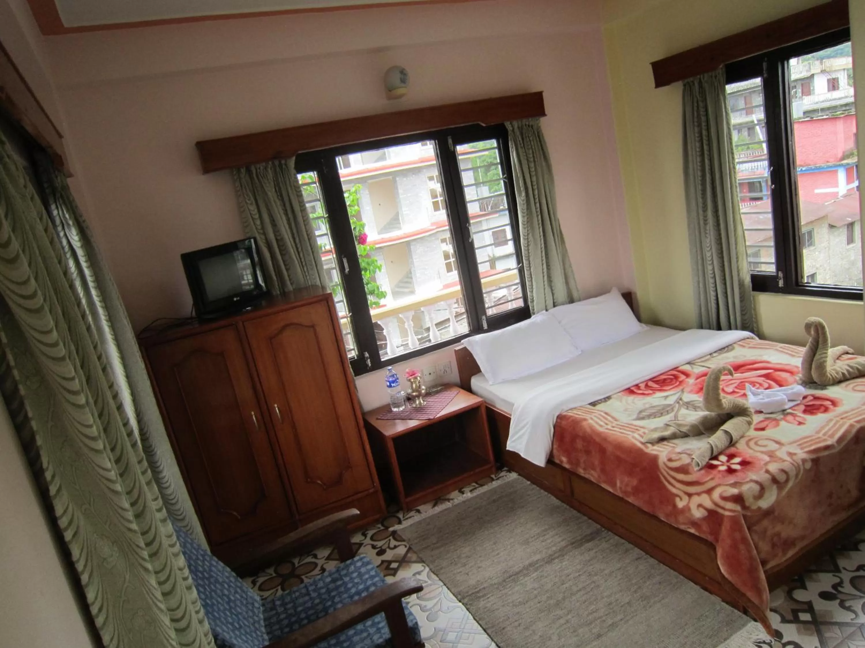 Photo of the whole room, Bed in New Annapurna Guest House