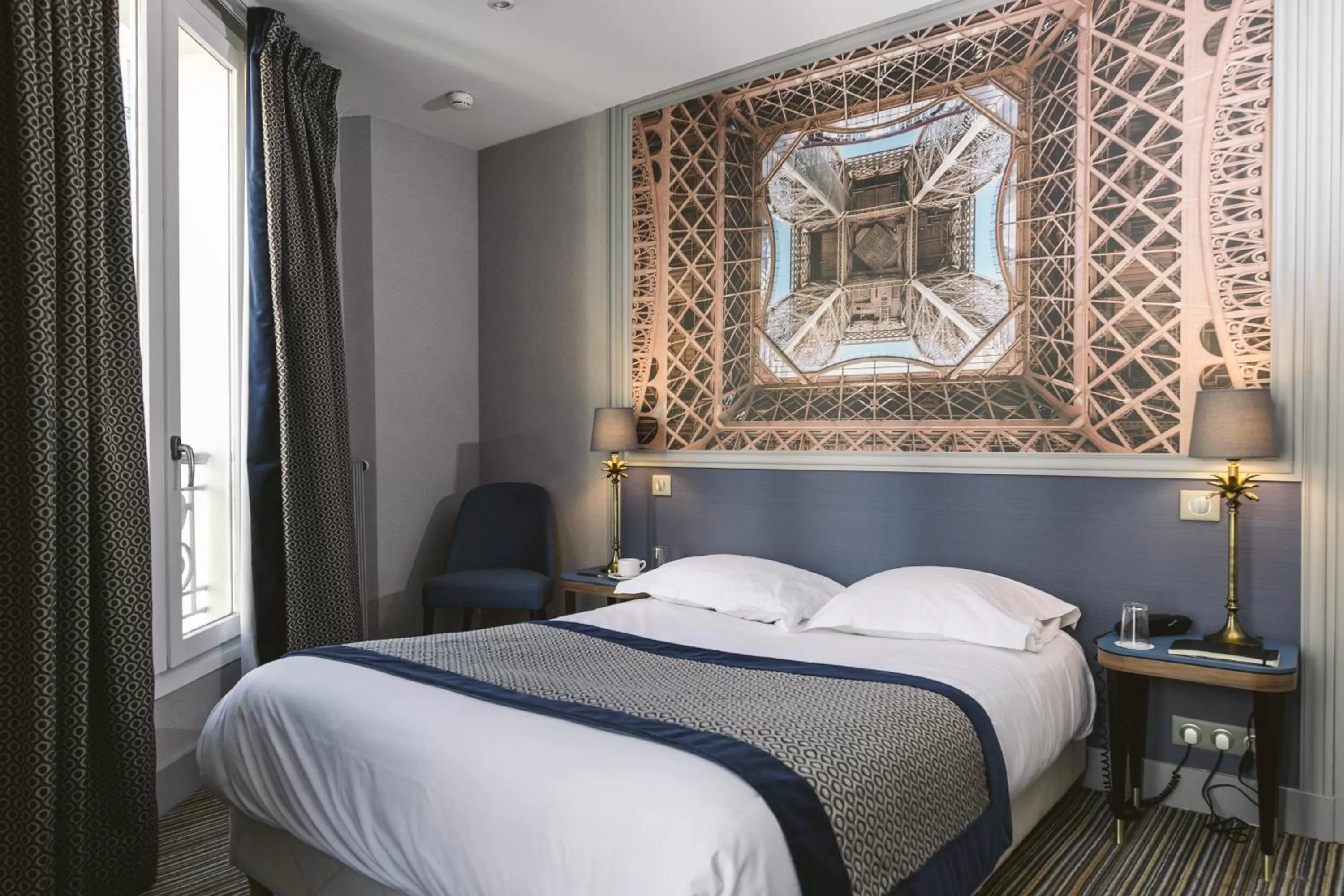 Photo of the whole room, Bed in Hotel Saint Christophe