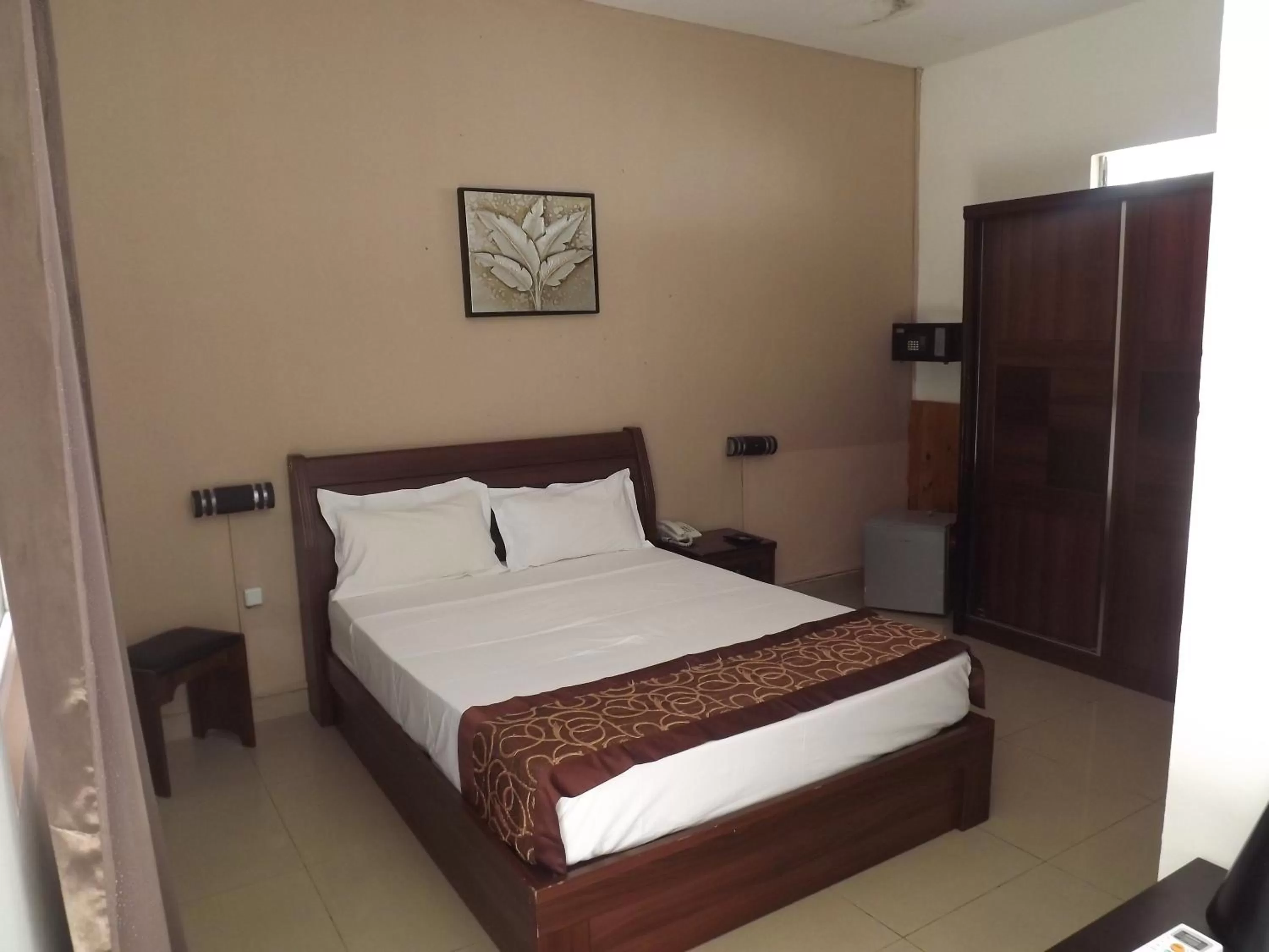 Bedroom, Bed in Hôtel La Grillade