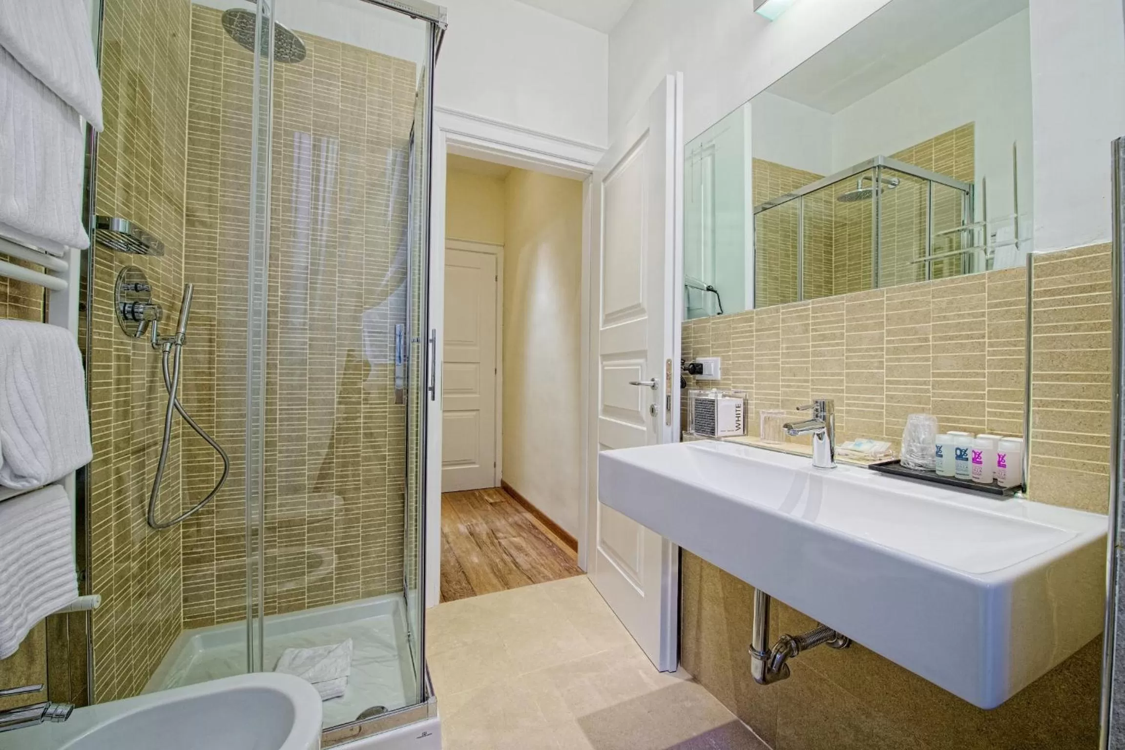 Shower in Star Vatican Rooms