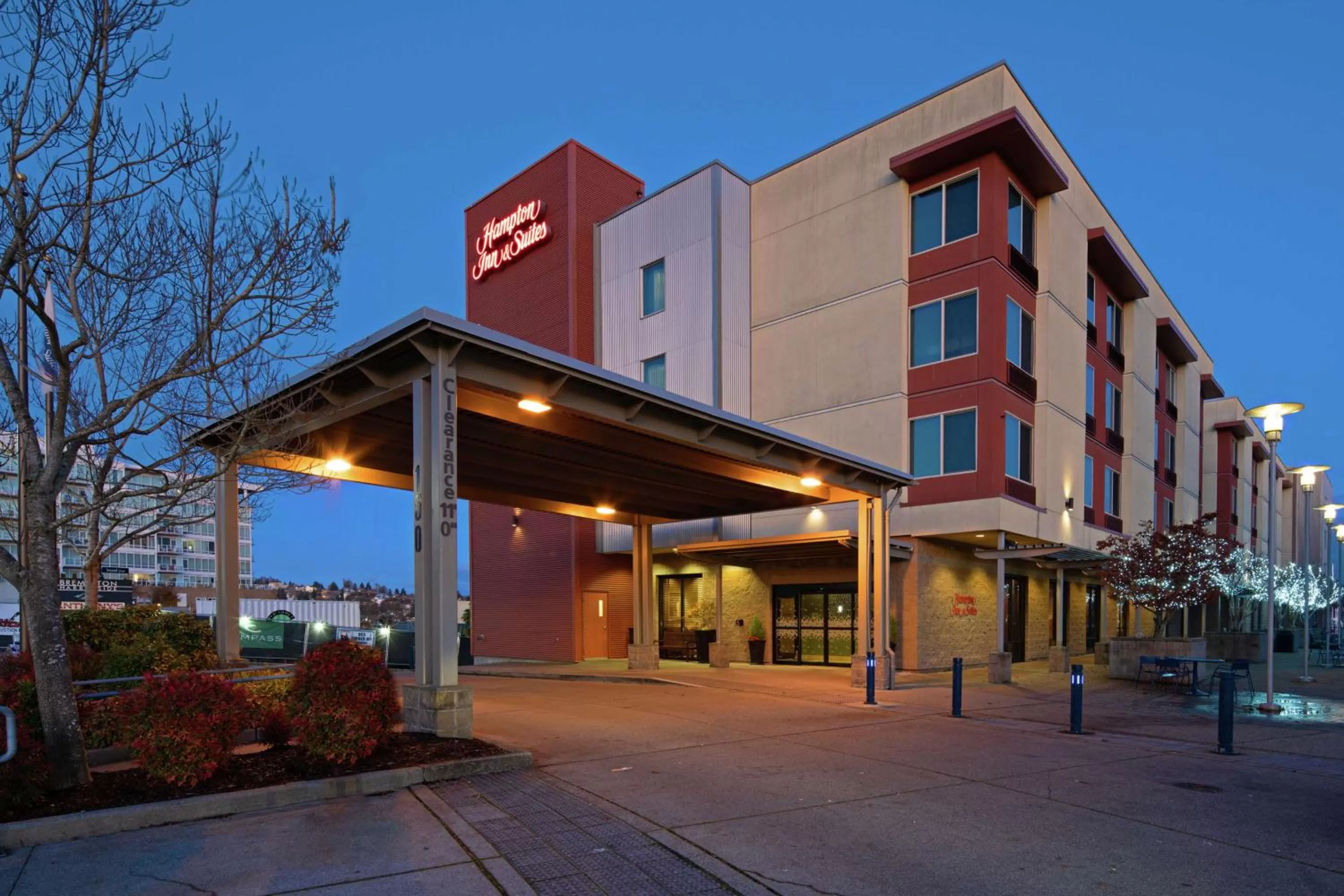 Property building in Hampton Inn & Suites Bremerton