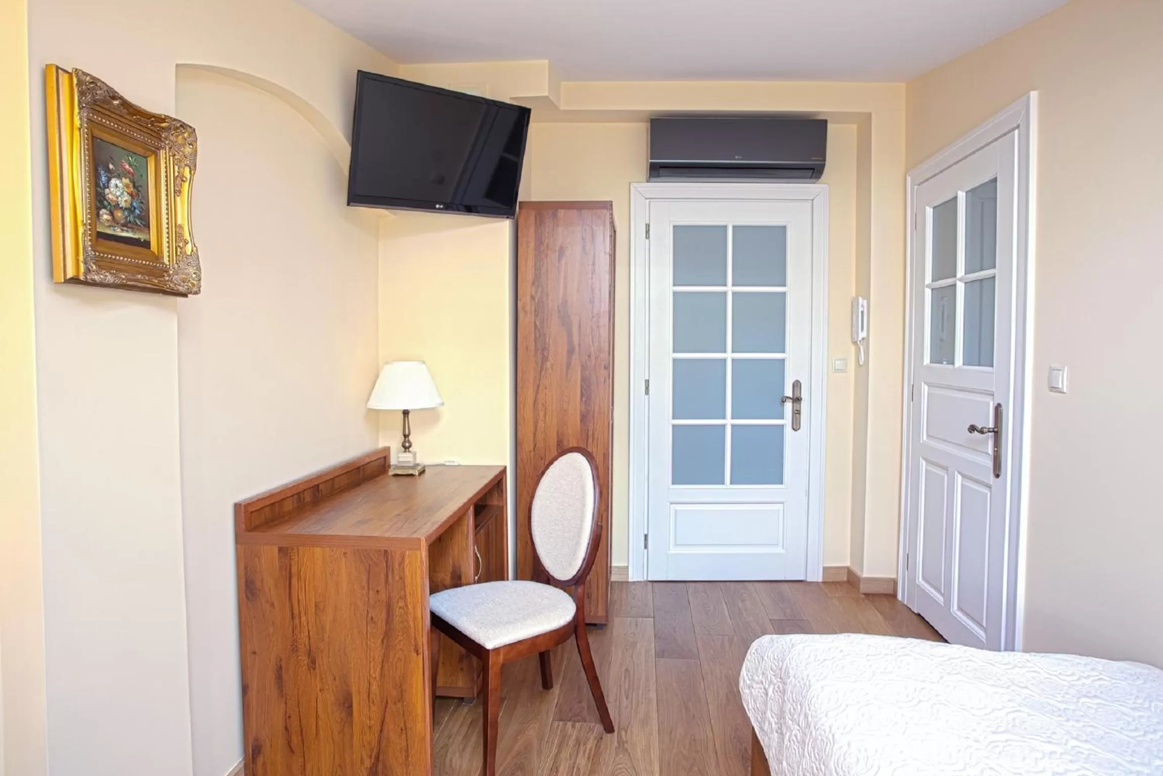 Photo of the whole room, Bed in Aparthotel Grodzka 21