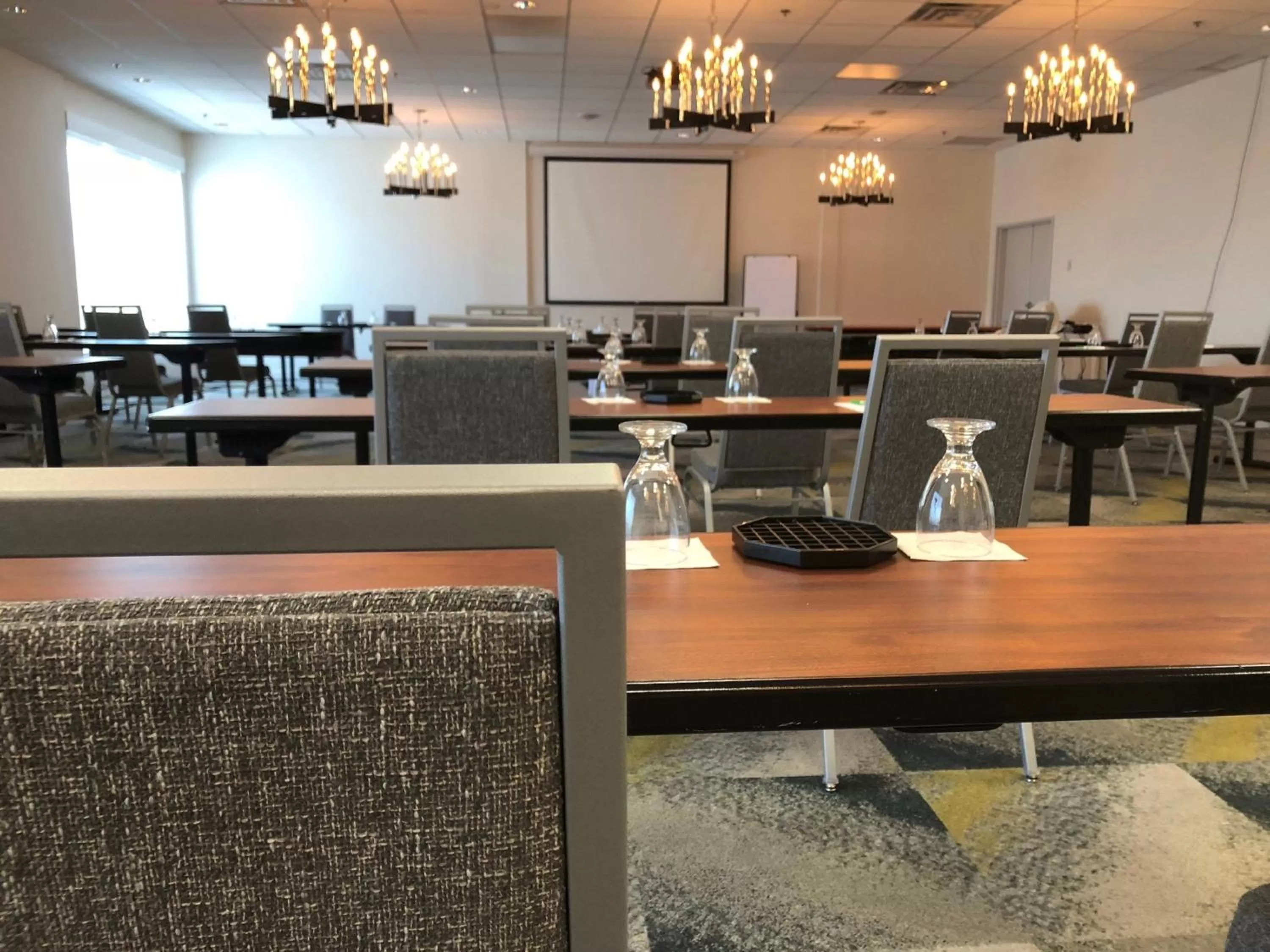Meeting/conference room in Holiday Inn Montreal Longueuil by IHG
