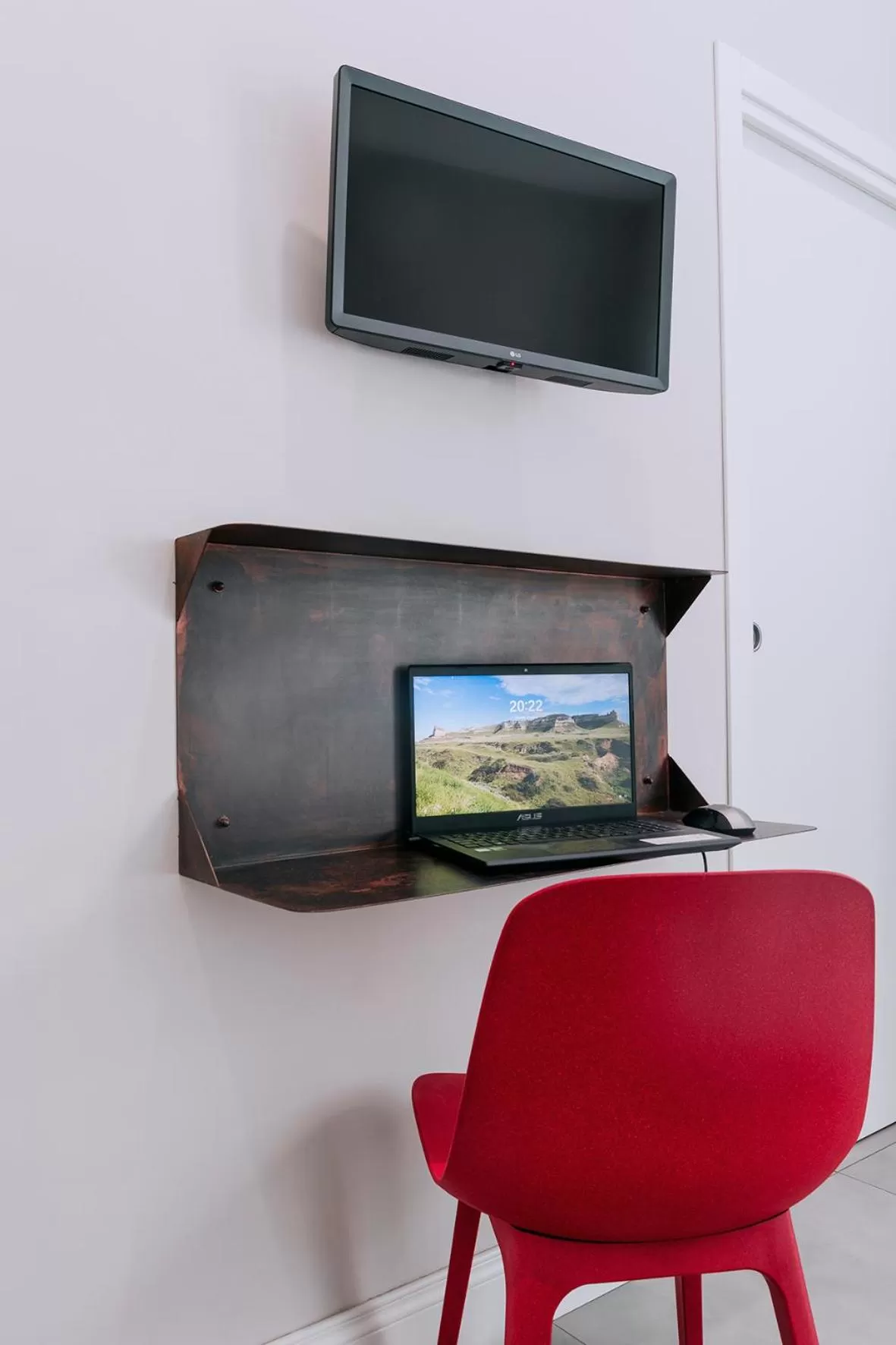 Decorative detail, TV/Entertainment Center in Up25