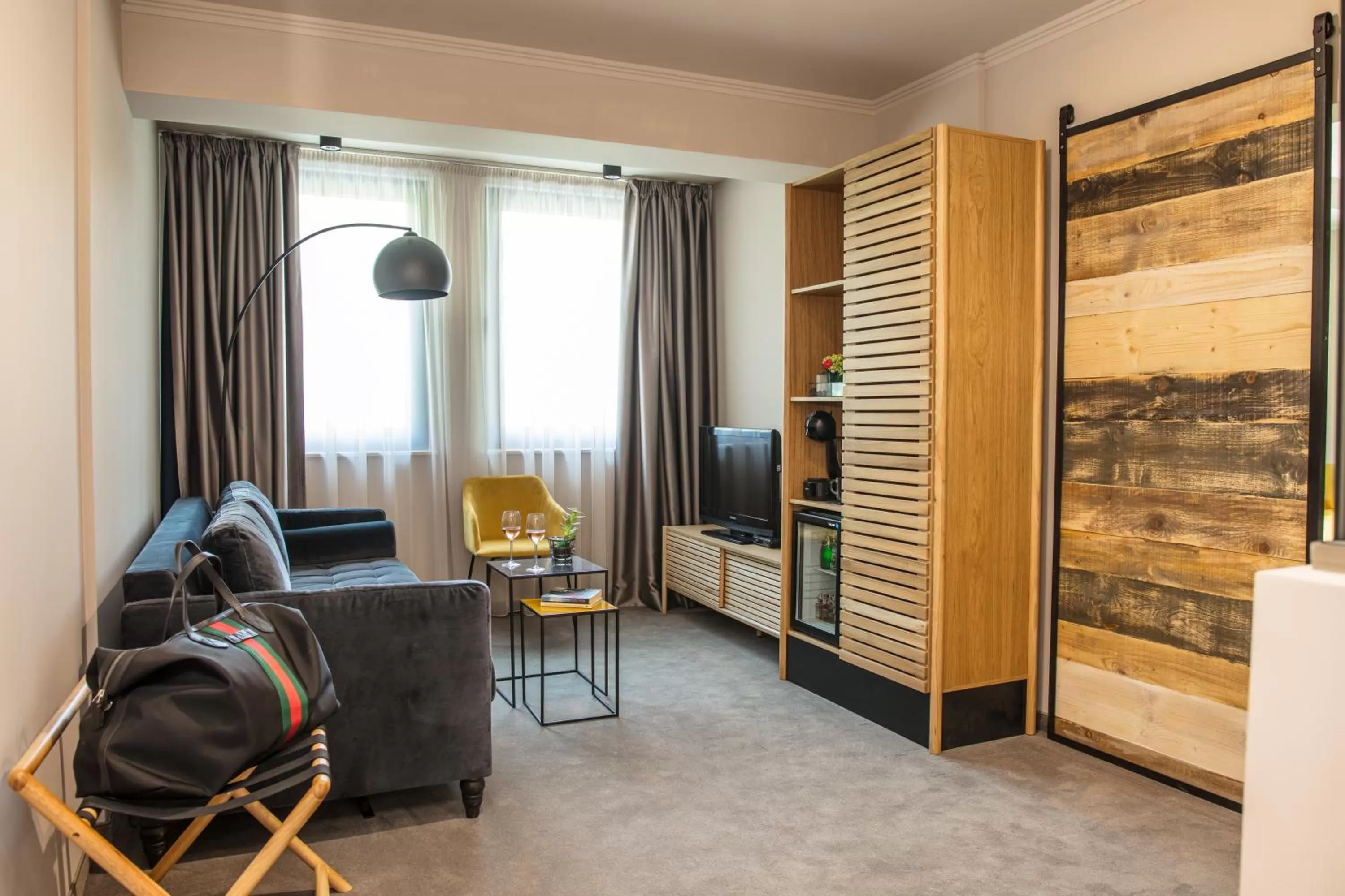 TV and multimedia in Reverence Boutique Hotel