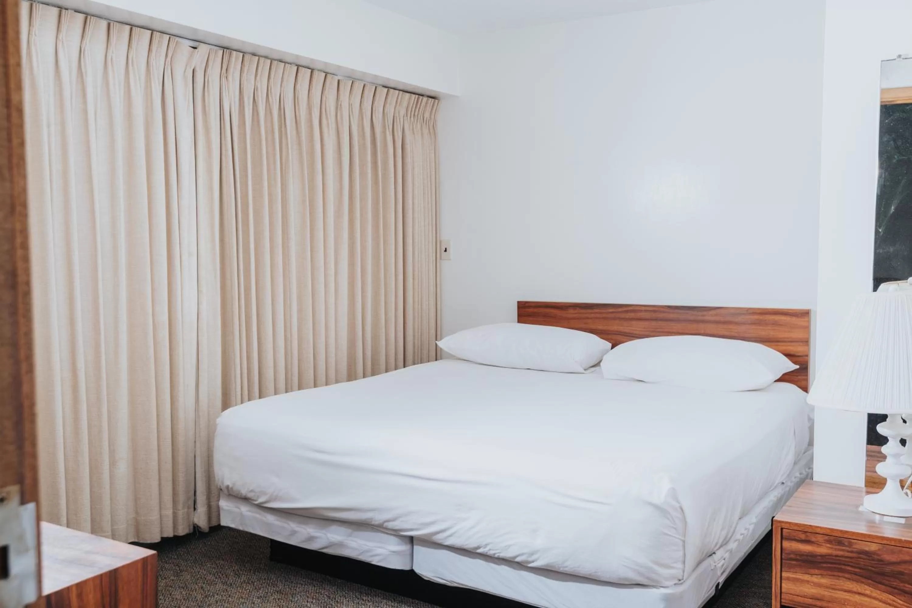 Bed in Royal Grove Waikiki