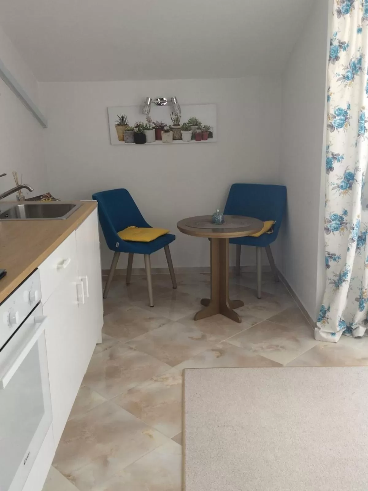 Seating Area in White Rose Family Guest House