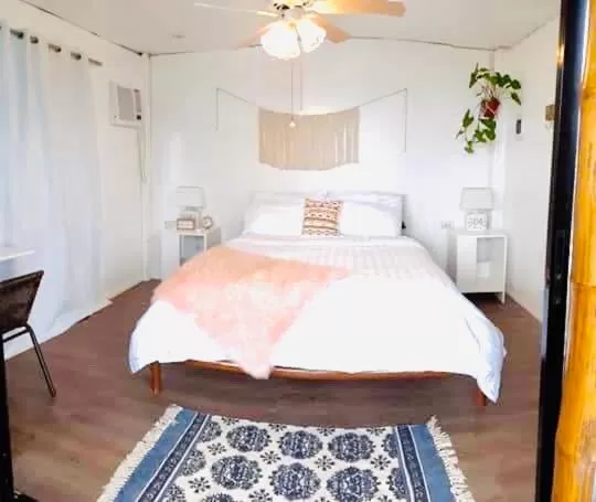 Bed in Bintana sa Paraiso Binunsaran