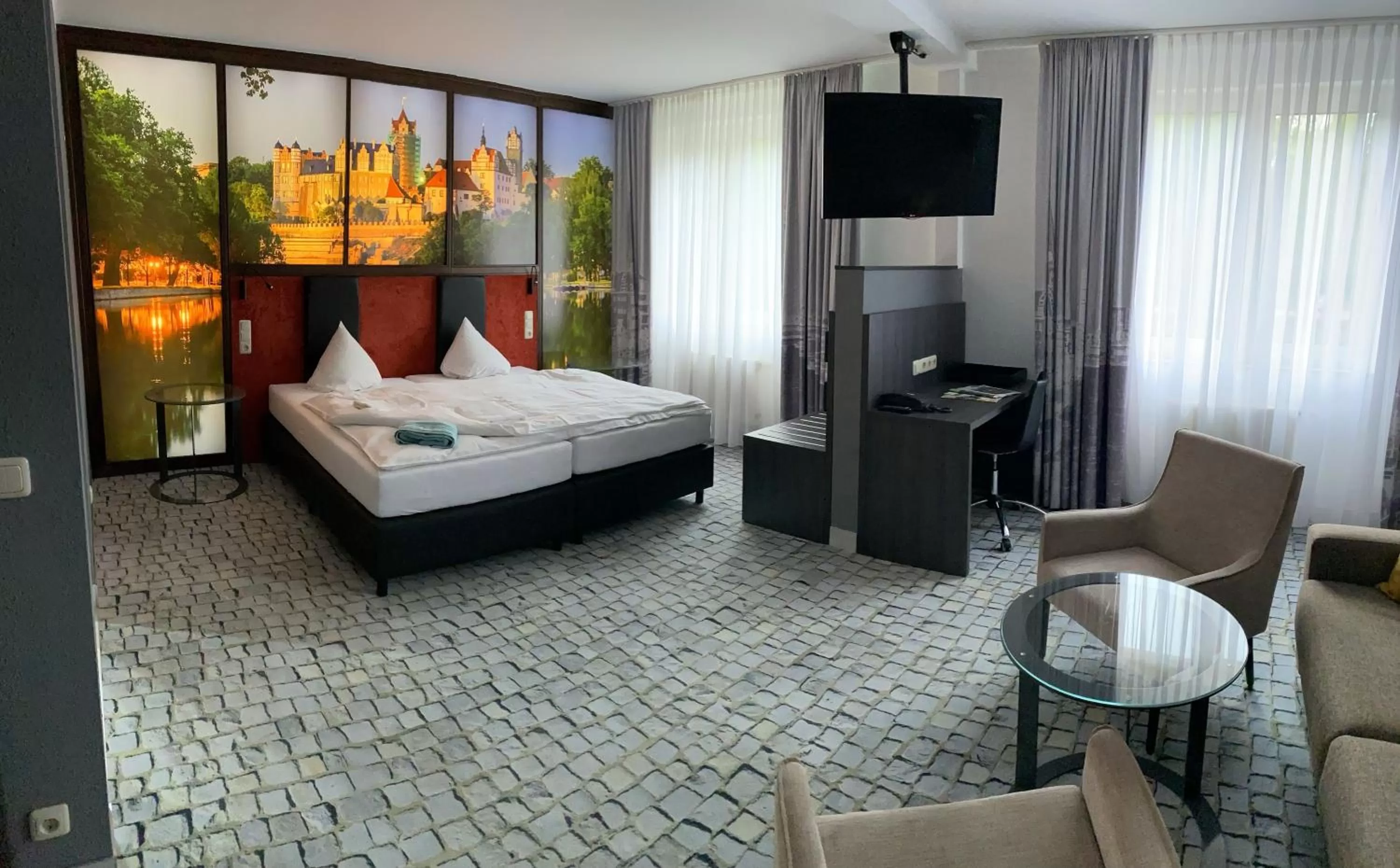 Photo of the whole room, Bed in SL'otel im Parforcehaus