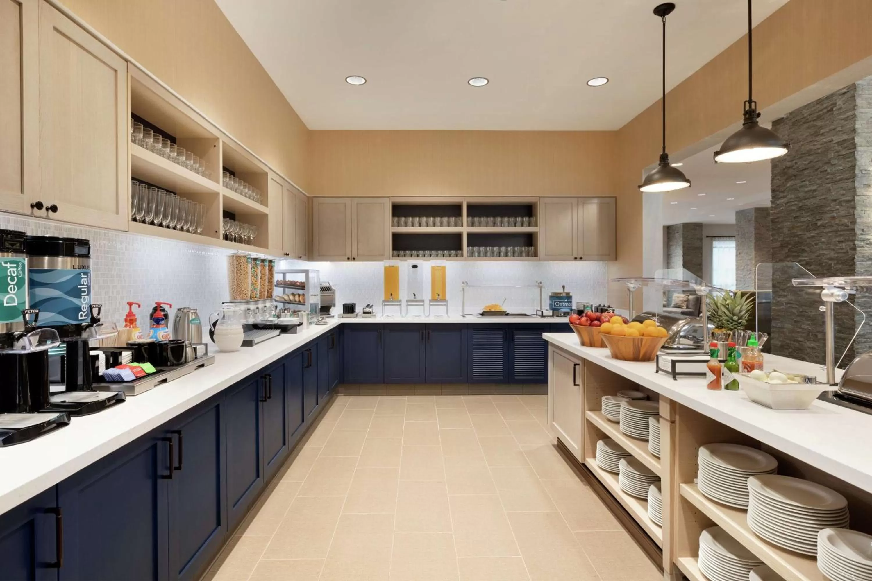 Dining area in Homewood Suites by Hilton Albany Crossgates Mall