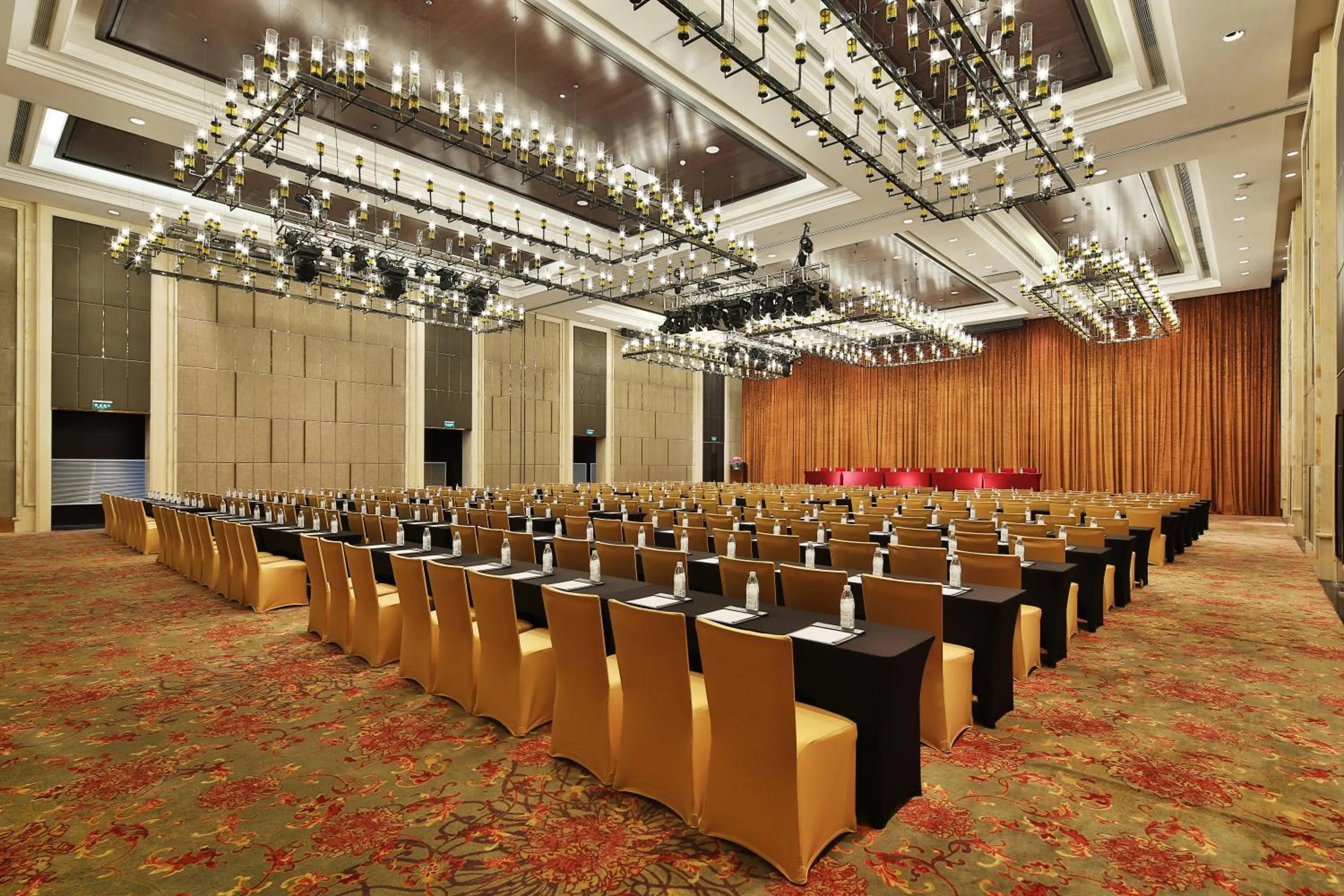 Meeting/conference room in Holiday Inn Chengdu High-Tech Center by IHG