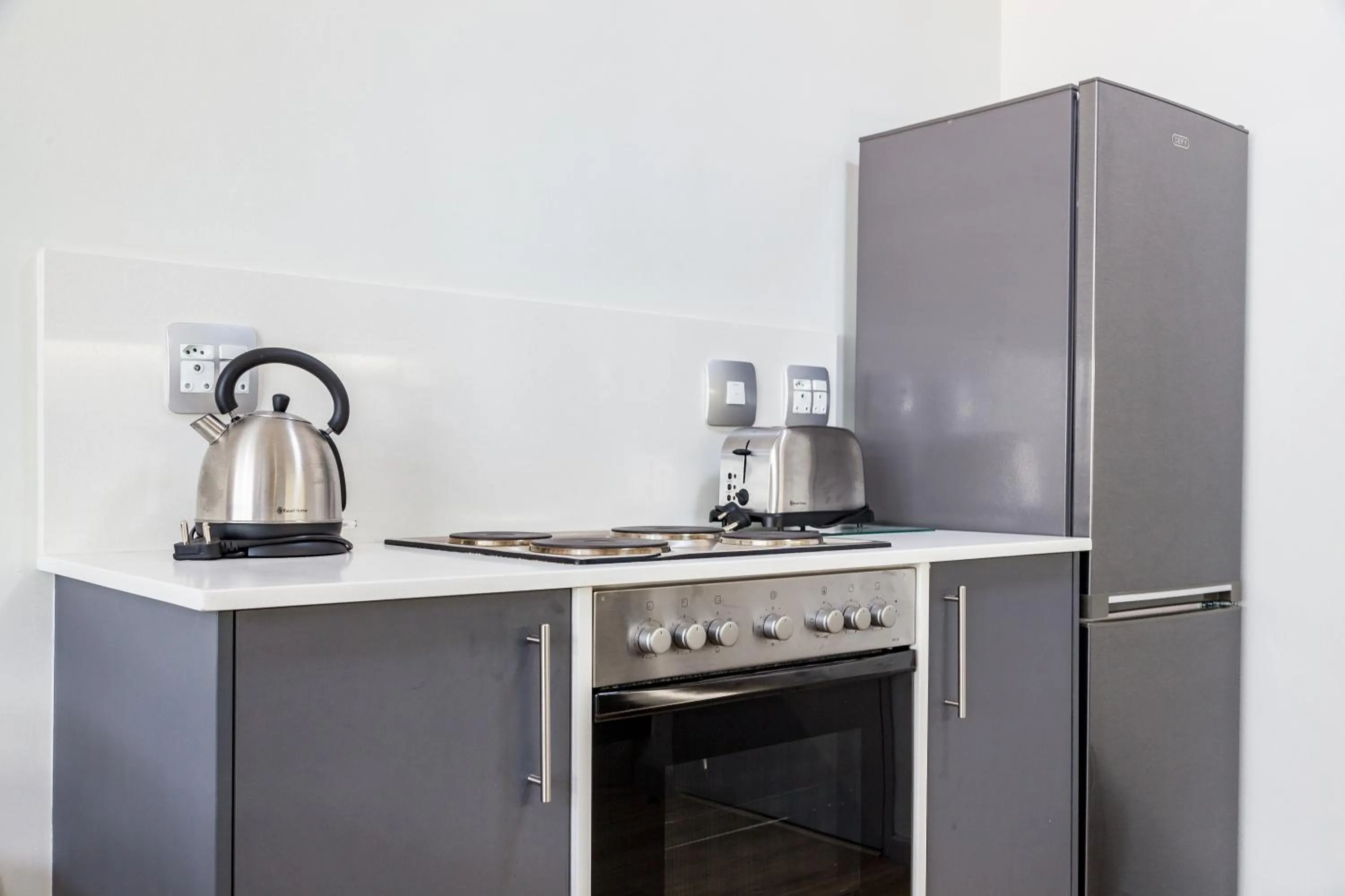 Kitchen or kitchenette in Gardens Centre Holiday Apartments