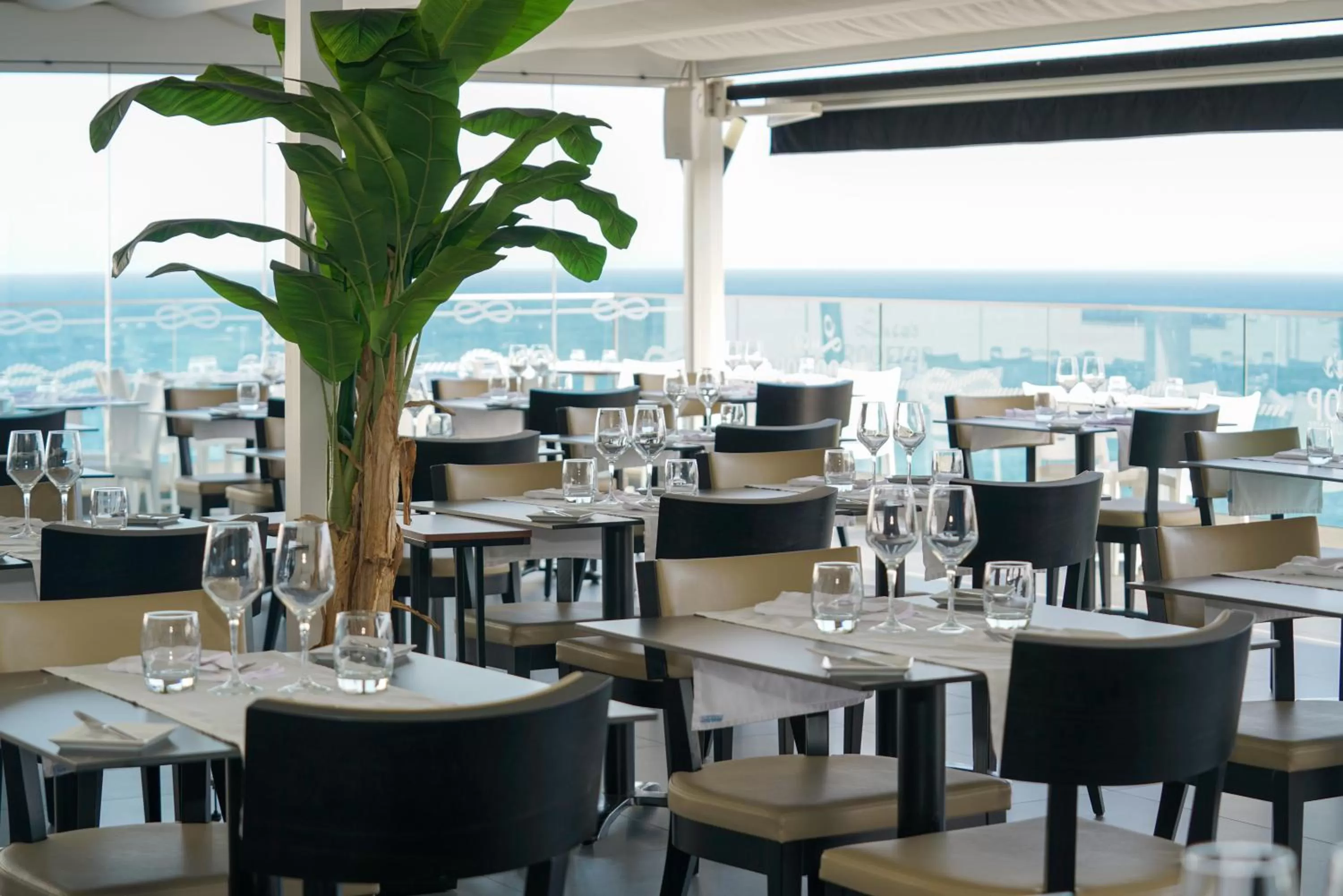 Restaurant/places to eat in Carvi Beach Hotel