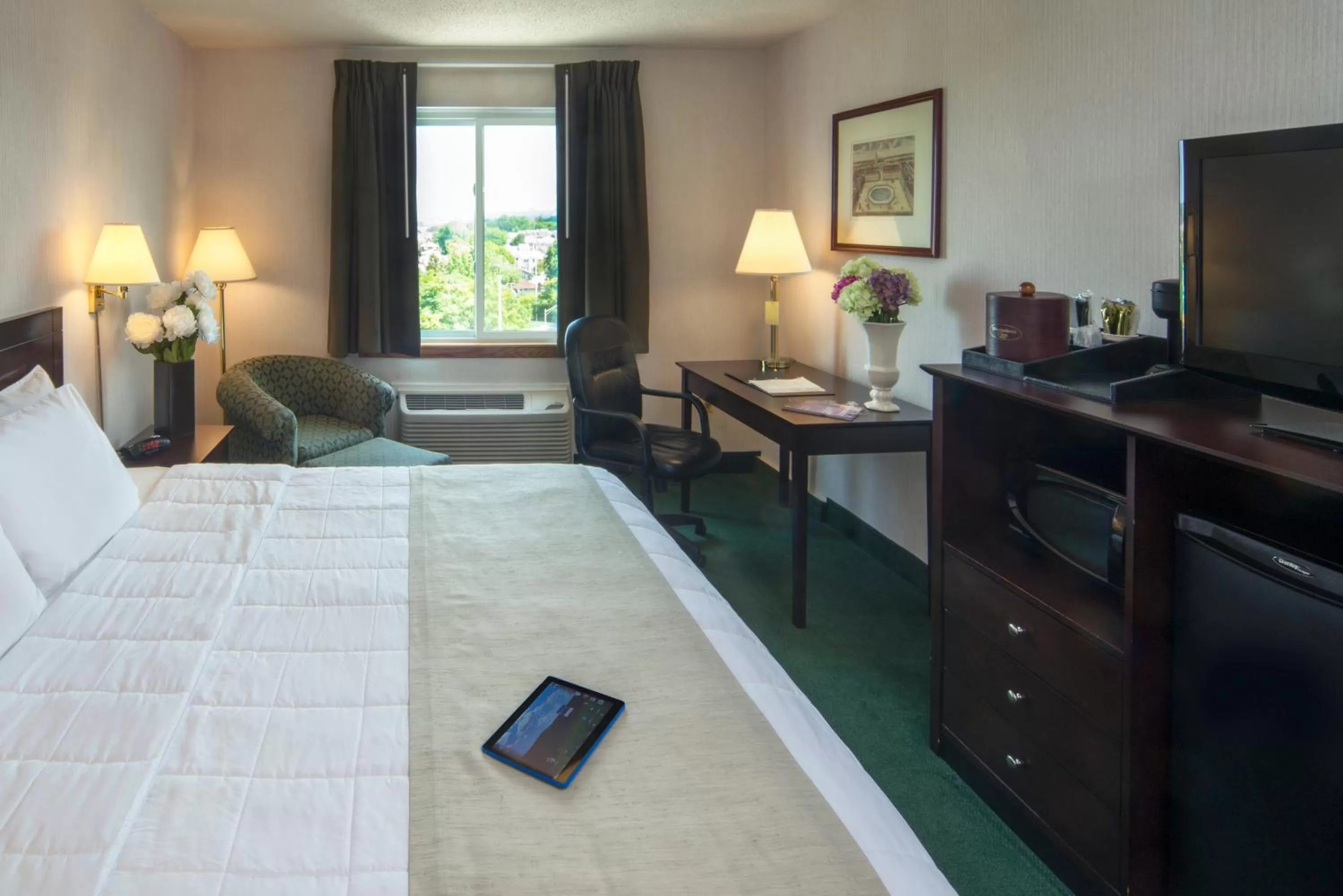 Bed in Meadowlands Plaza Hotel