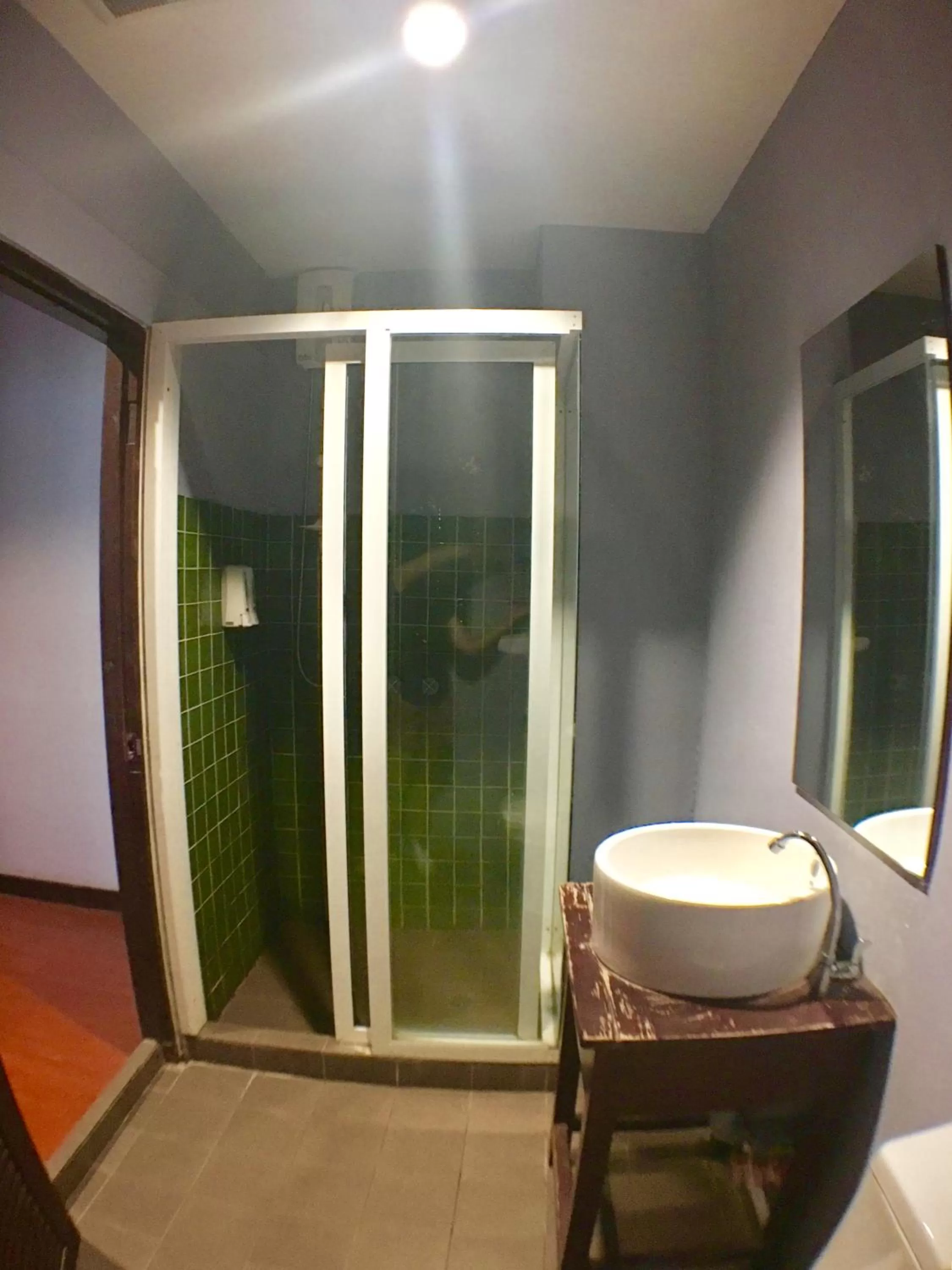 Shower in Sabye Bangkok