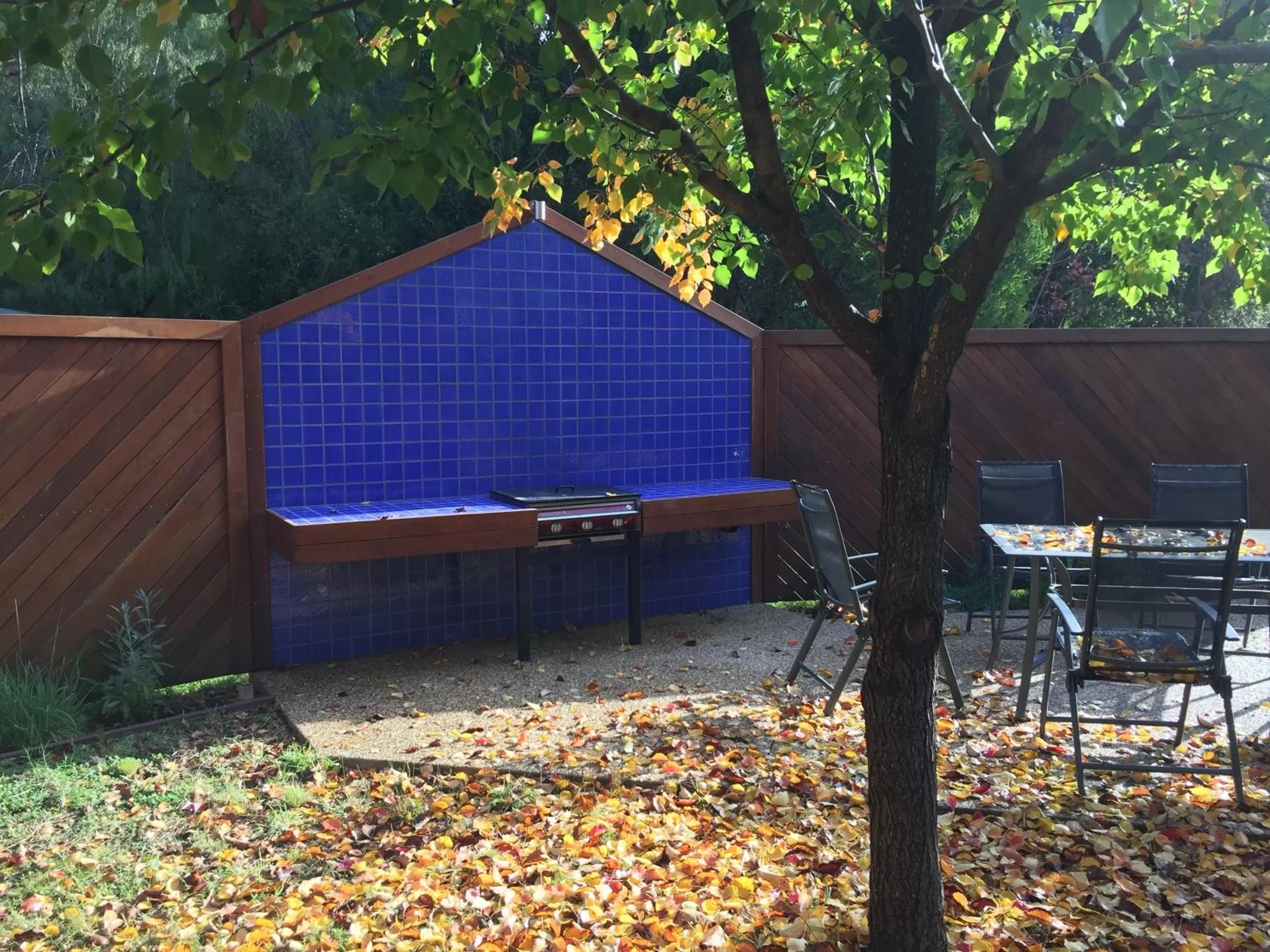 Facade/entrance in Bright on Track