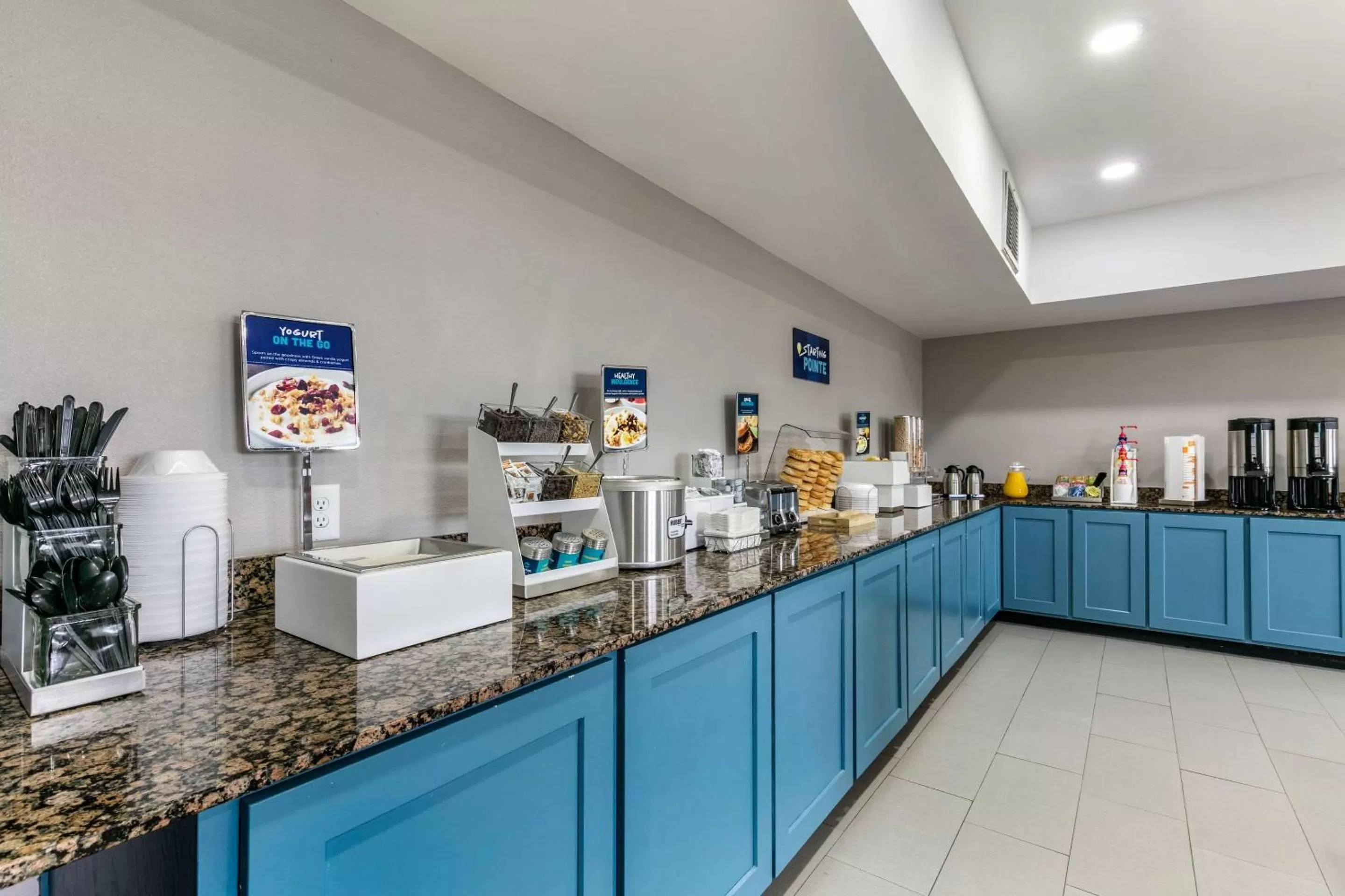 Restaurant/places to eat in Clarion Pointe Columbus-Bradley Park